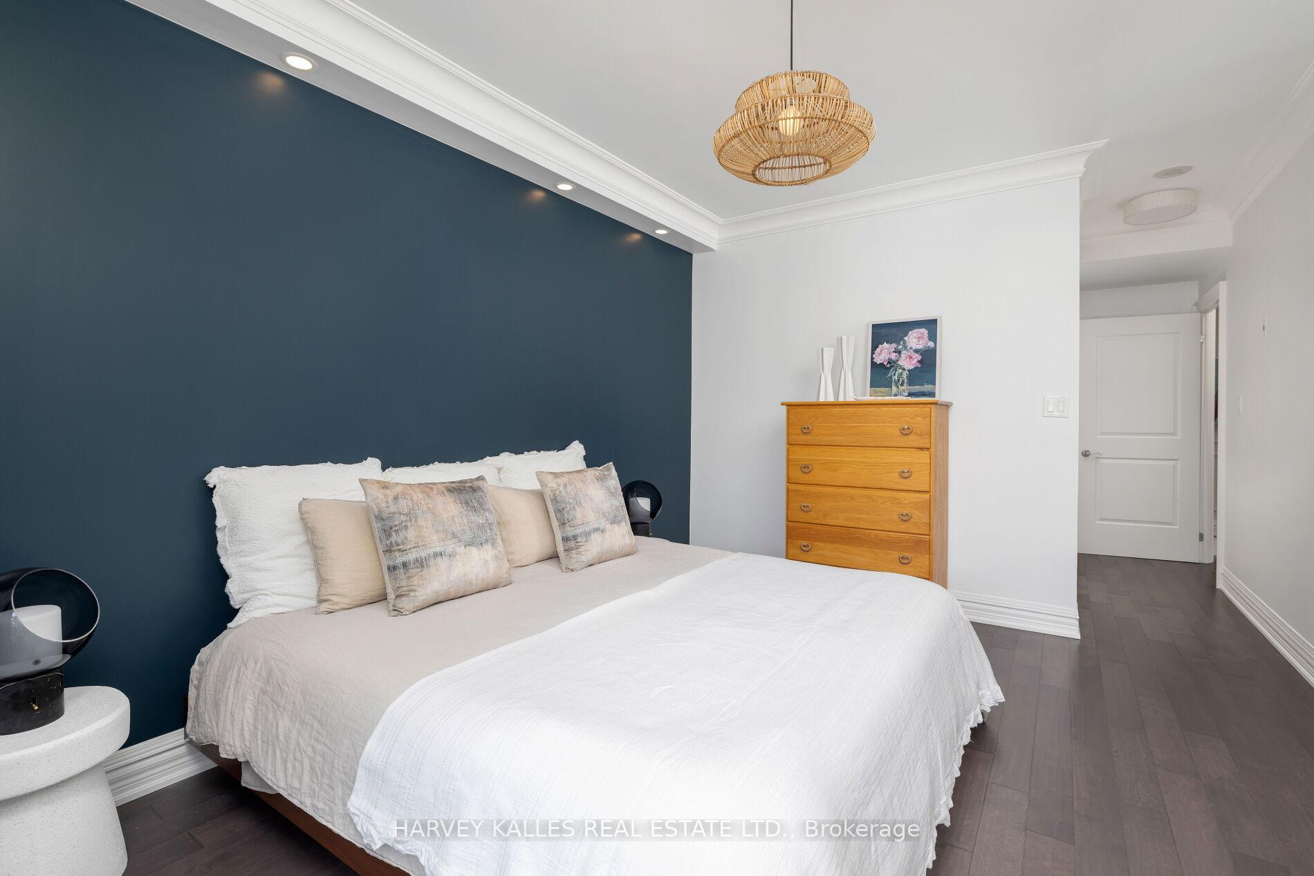 2 Bedrooms Condo at 3085 Bloor, Toronto For sale