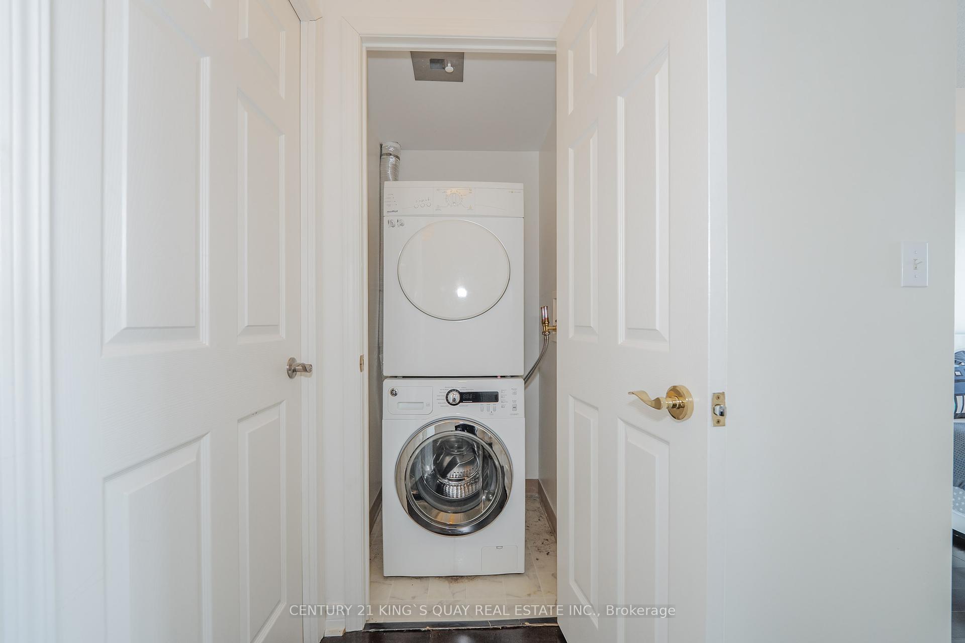 3 Bedrooms Condo at 18 Spring Garden, Toronto For sale