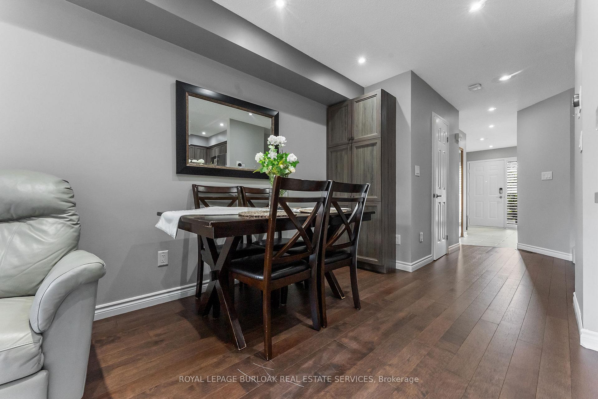 3 Bedrooms Condo at 2025 Cleaver, Burlington For sale