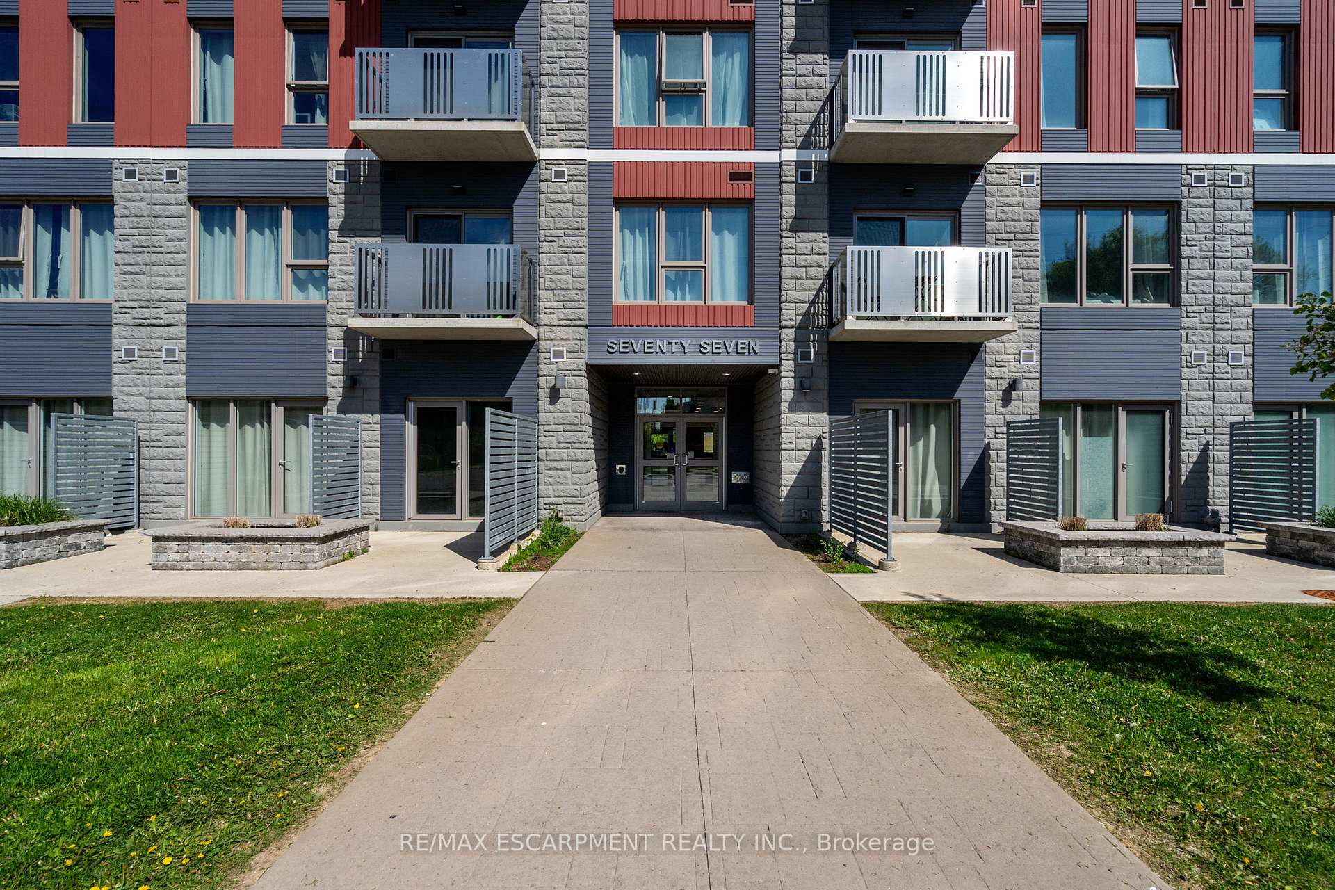 2 Bedrooms Condo at 77 LELAND, Hamilton For sale