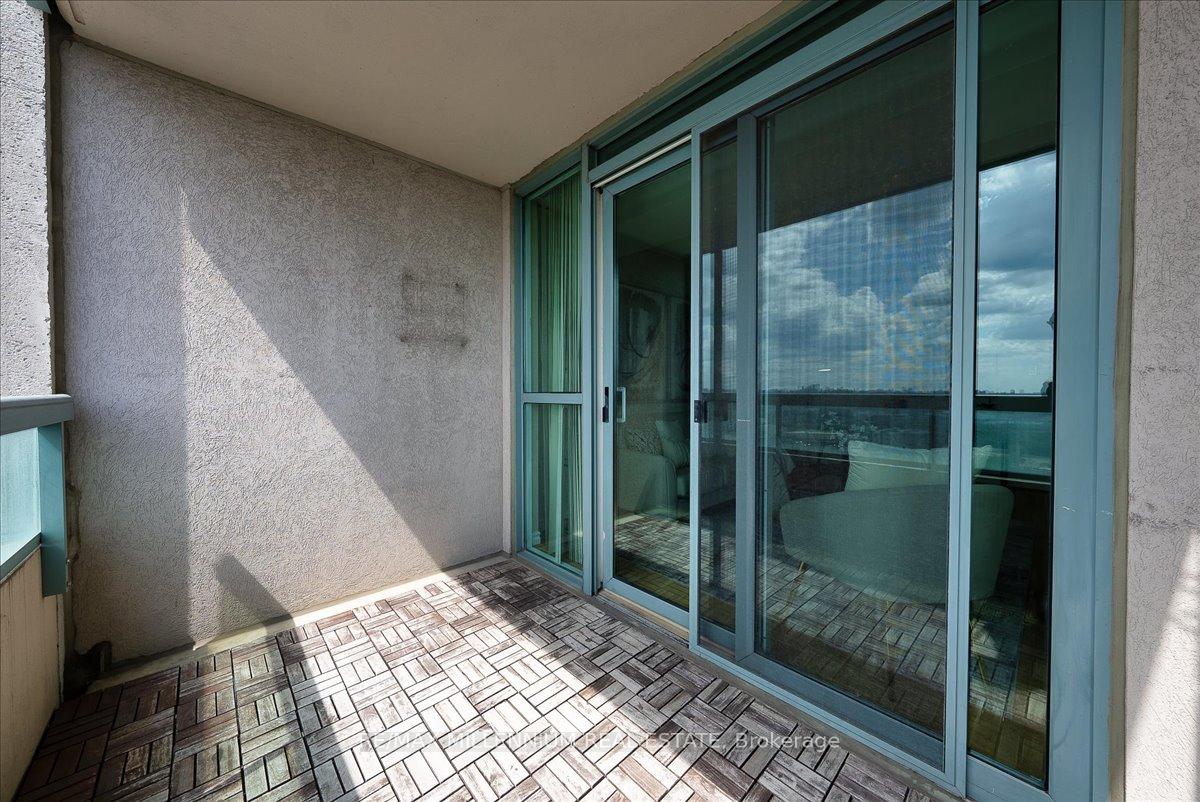 2 Bedrooms Condo at 125 Omni, Toronto For sale