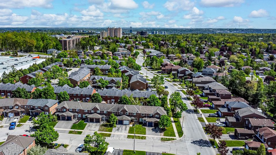 5 Lyfytt Crescent, Barrie, ON L4N 7X4