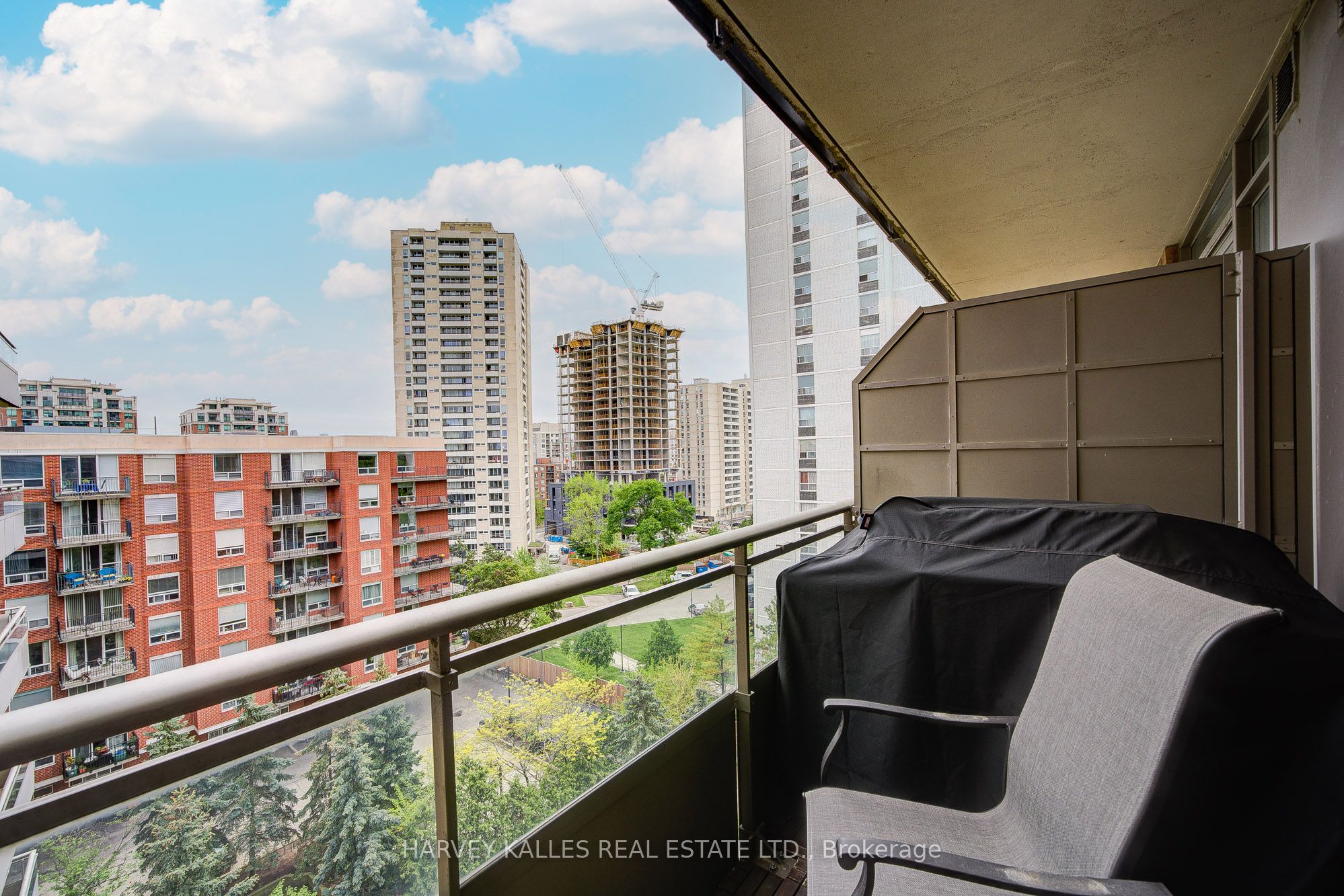 245 Davisville Avenue, #LPH01