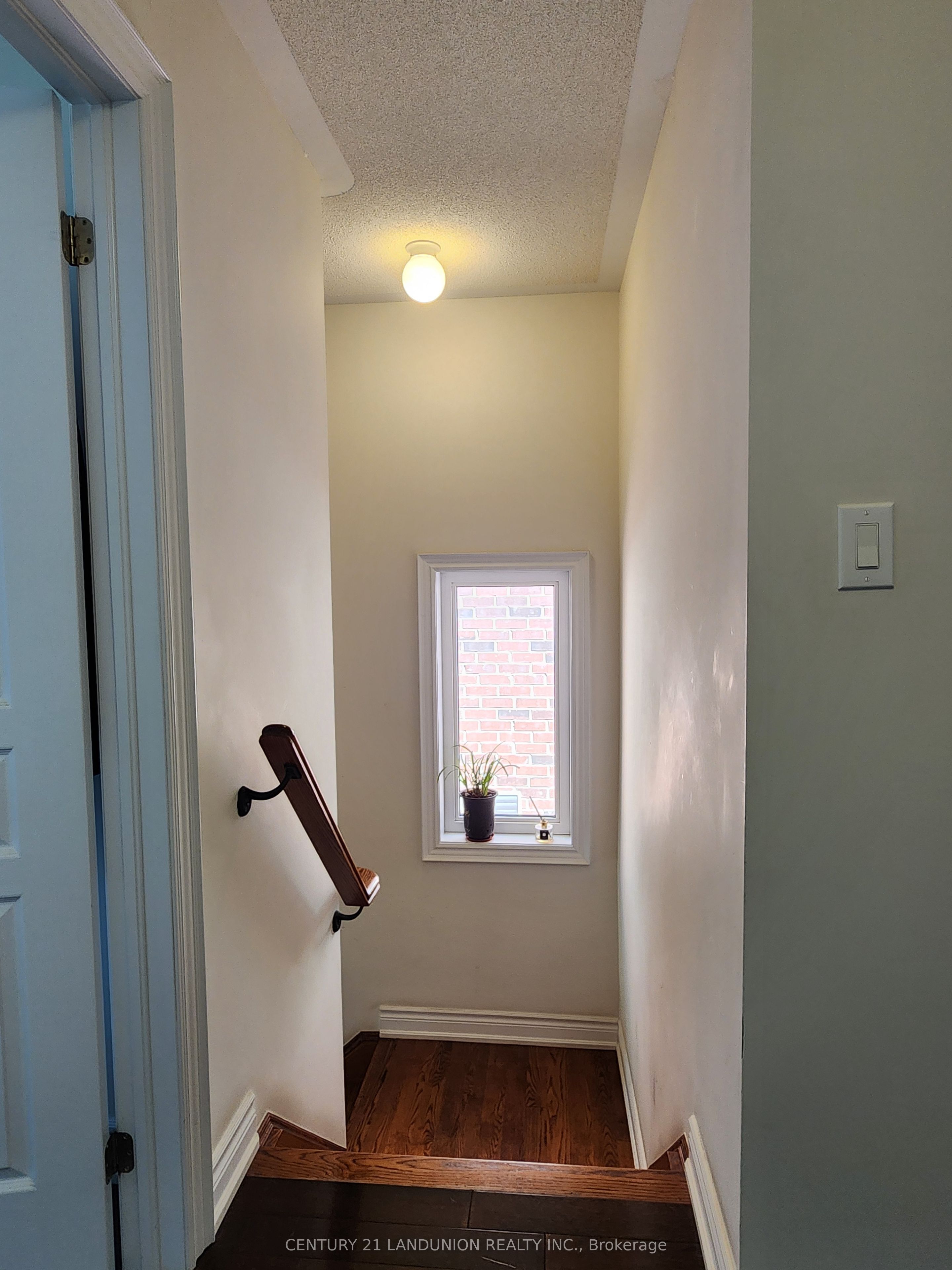 35 Goldthread Terrace