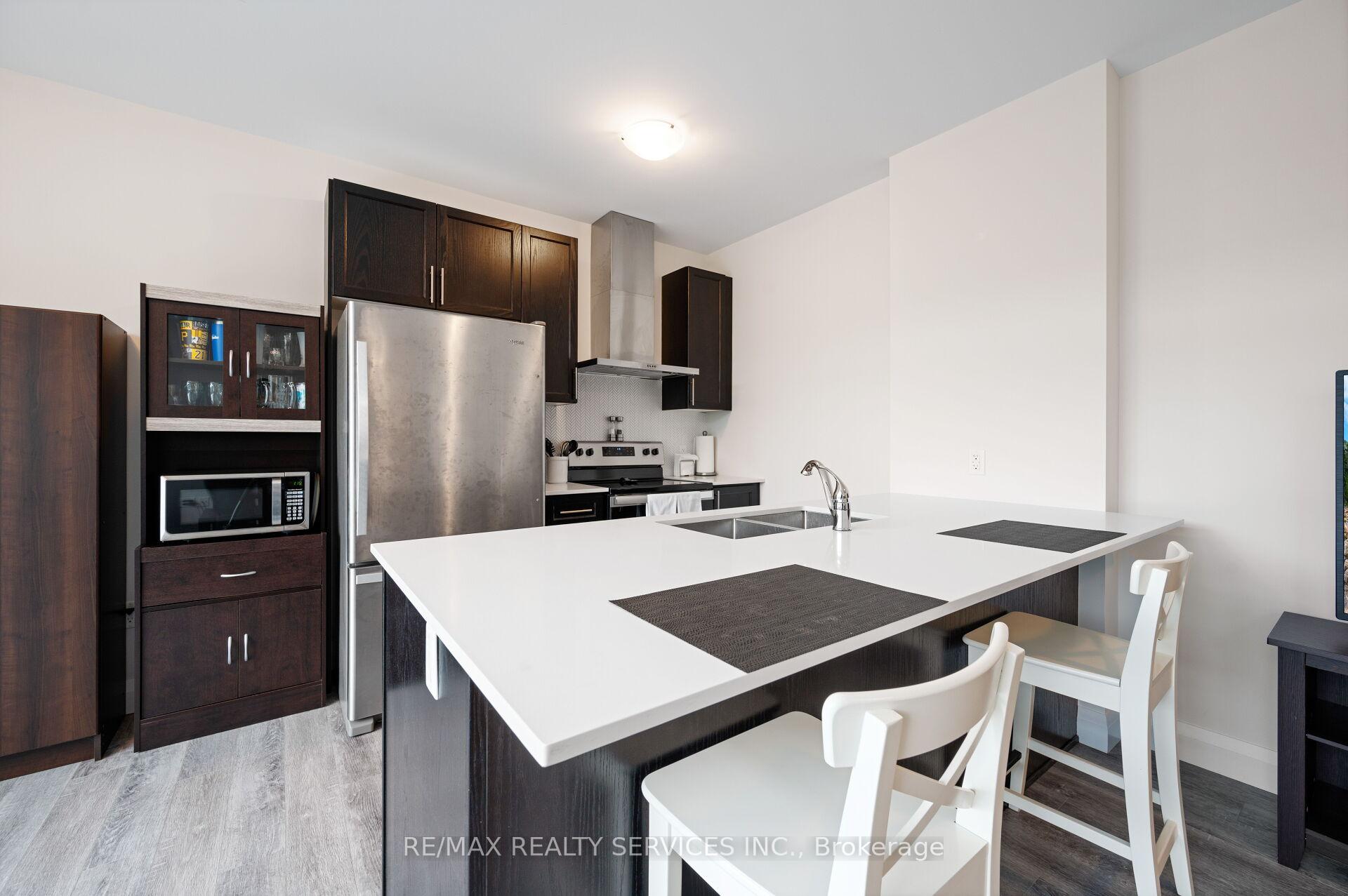 2 Bedrooms Condo at 1 Redfern, Hamilton For sale
