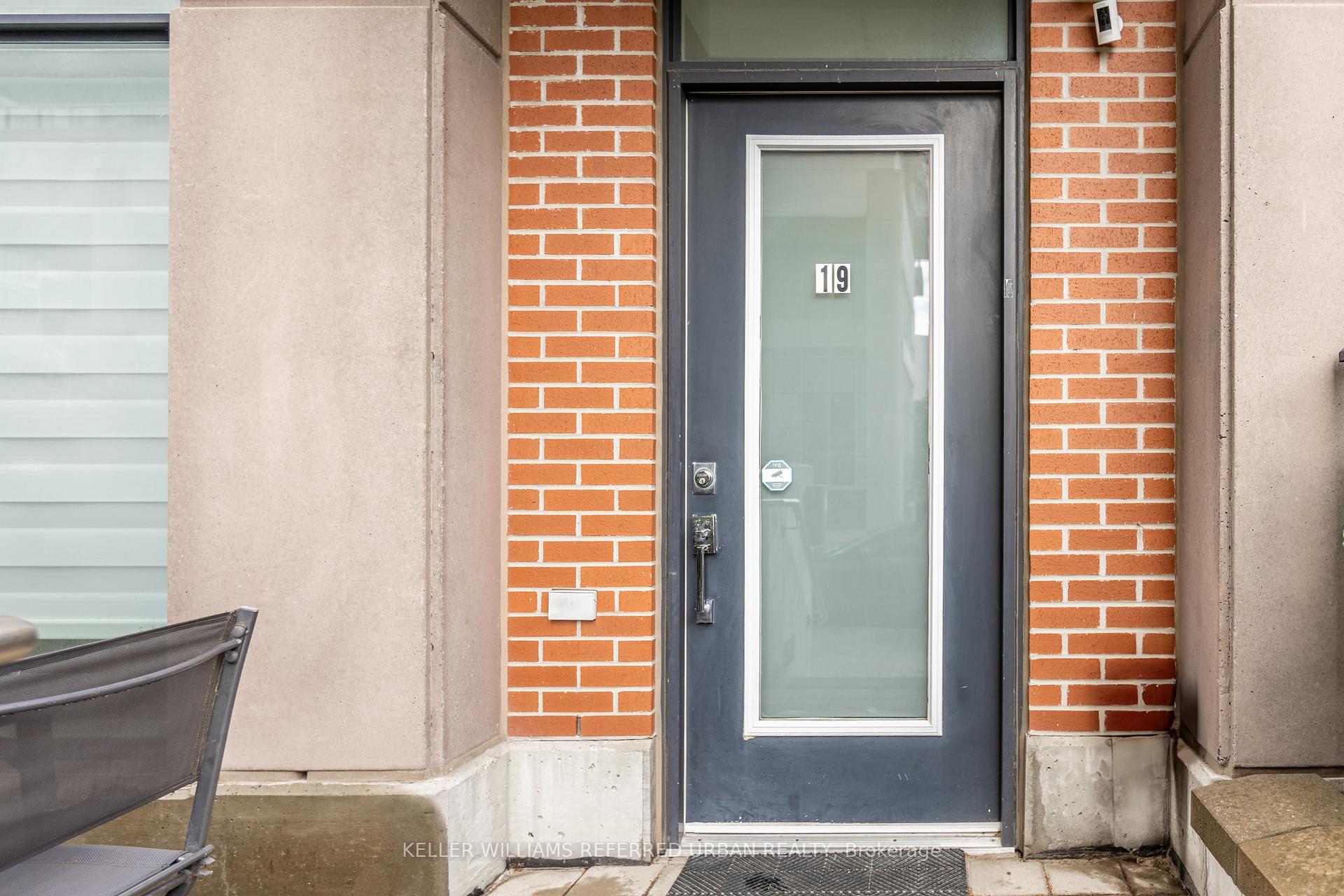 2 Bedrooms Condo at 19 Town Centre, Toronto For sale