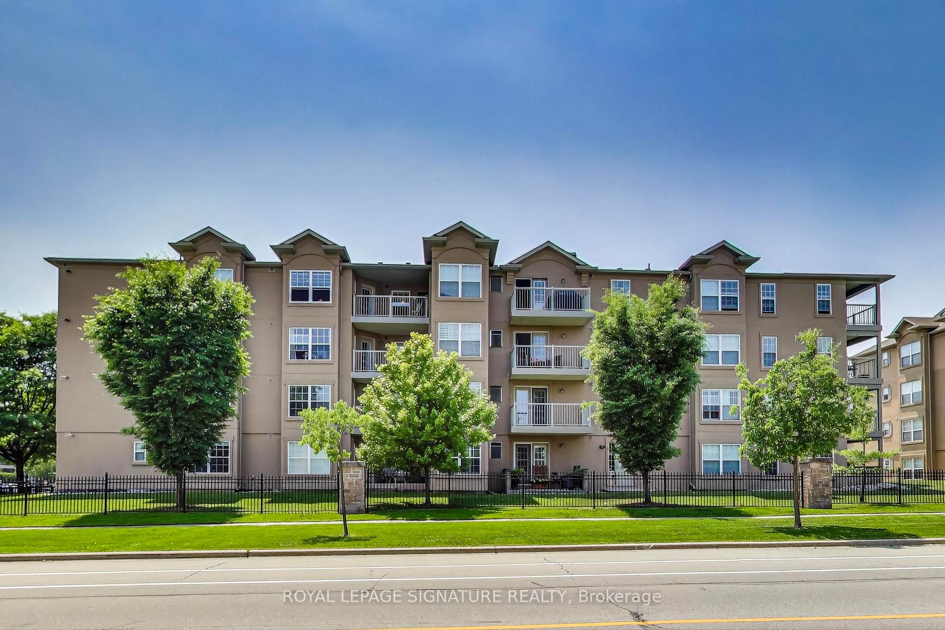 3 Bedrooms Condo at 1460 Bishops, Oakville For sale