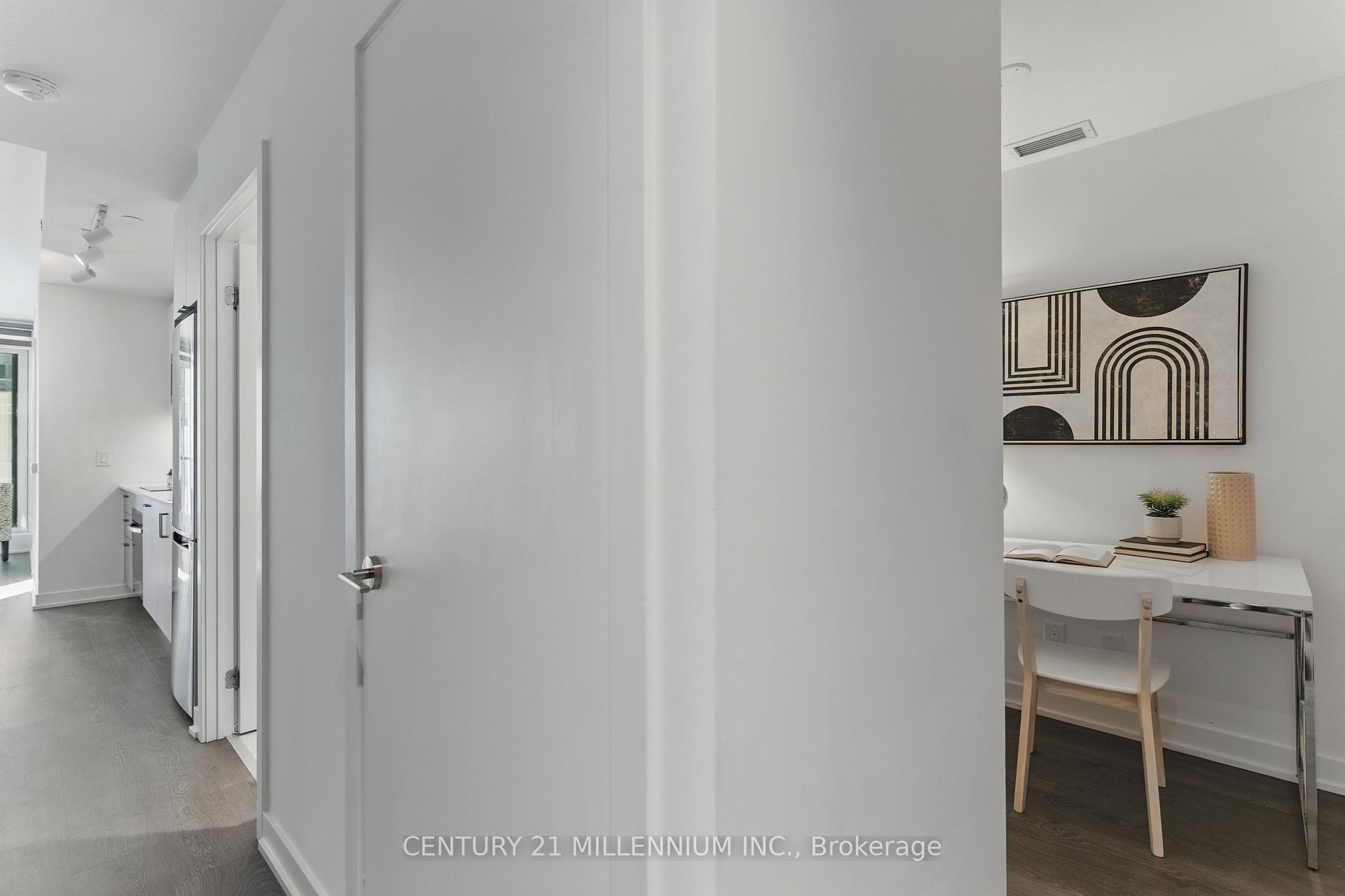 3 Bedrooms Condo at 1926 Lake Shore, Toronto For sale