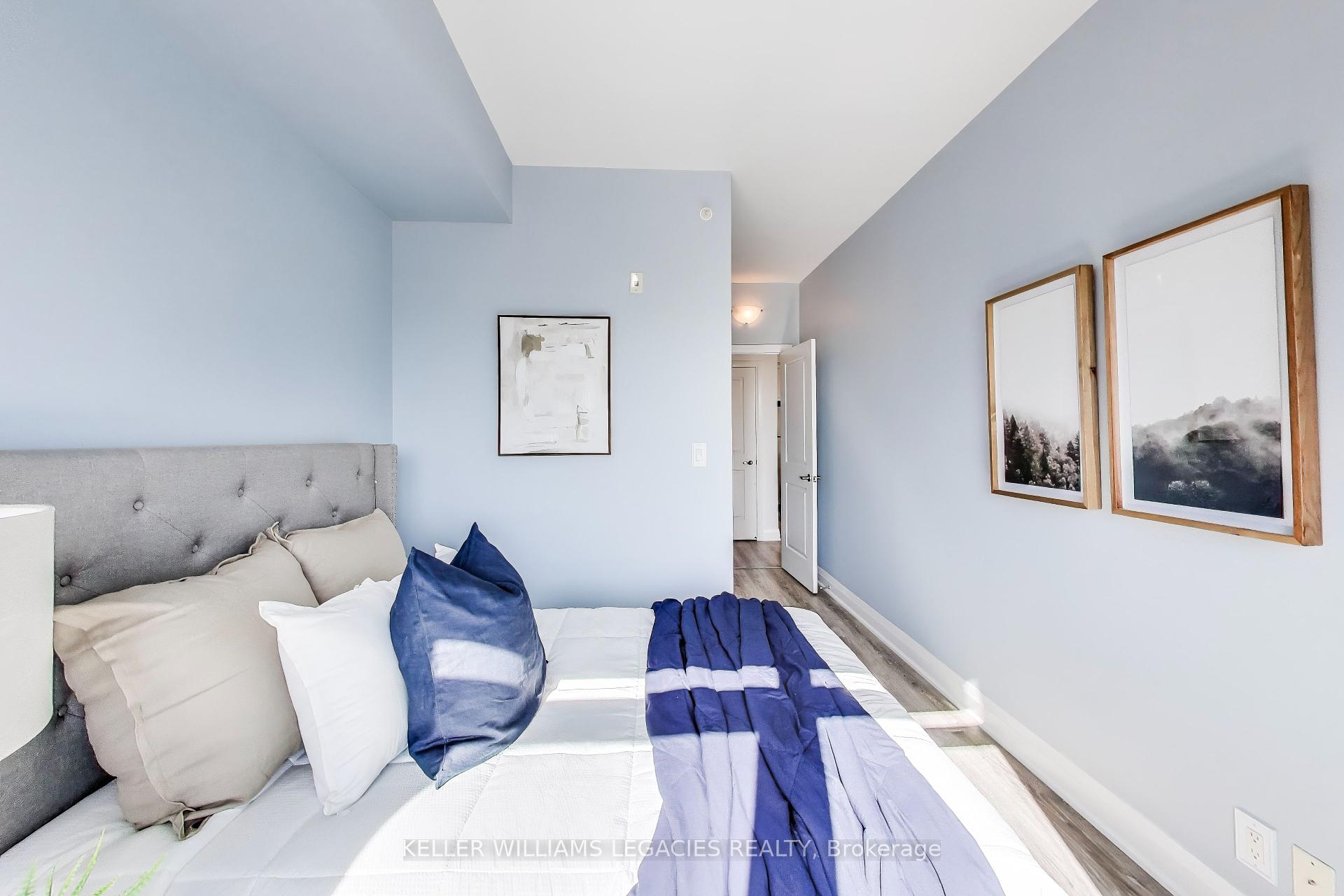1 Bedroom Condo at 12 Woodstream, Vaughan For sale