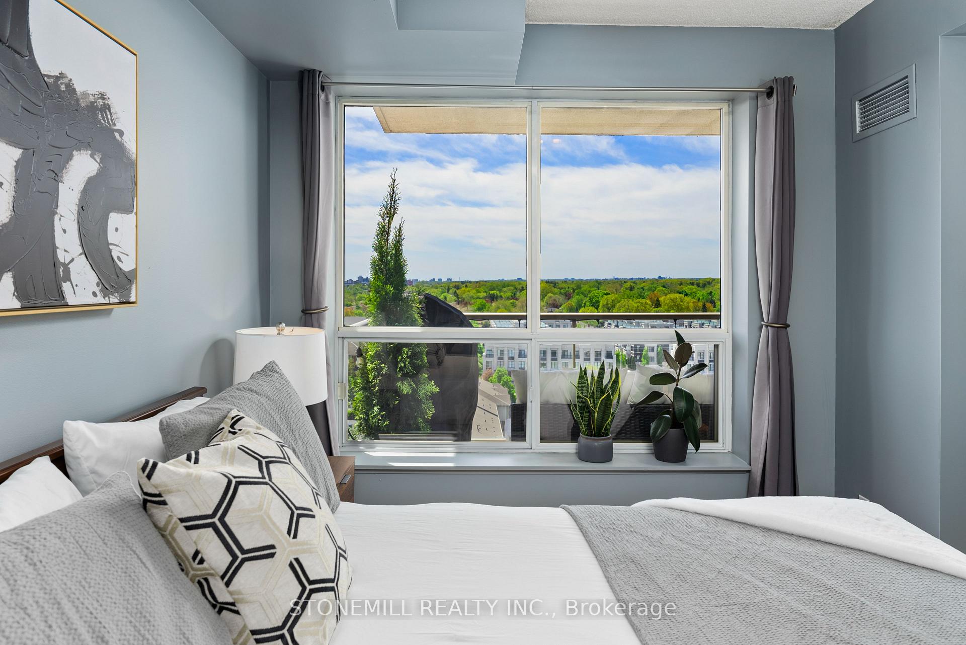 2 Bedrooms Condo at 1150 Parkwest, Mississauga For sale