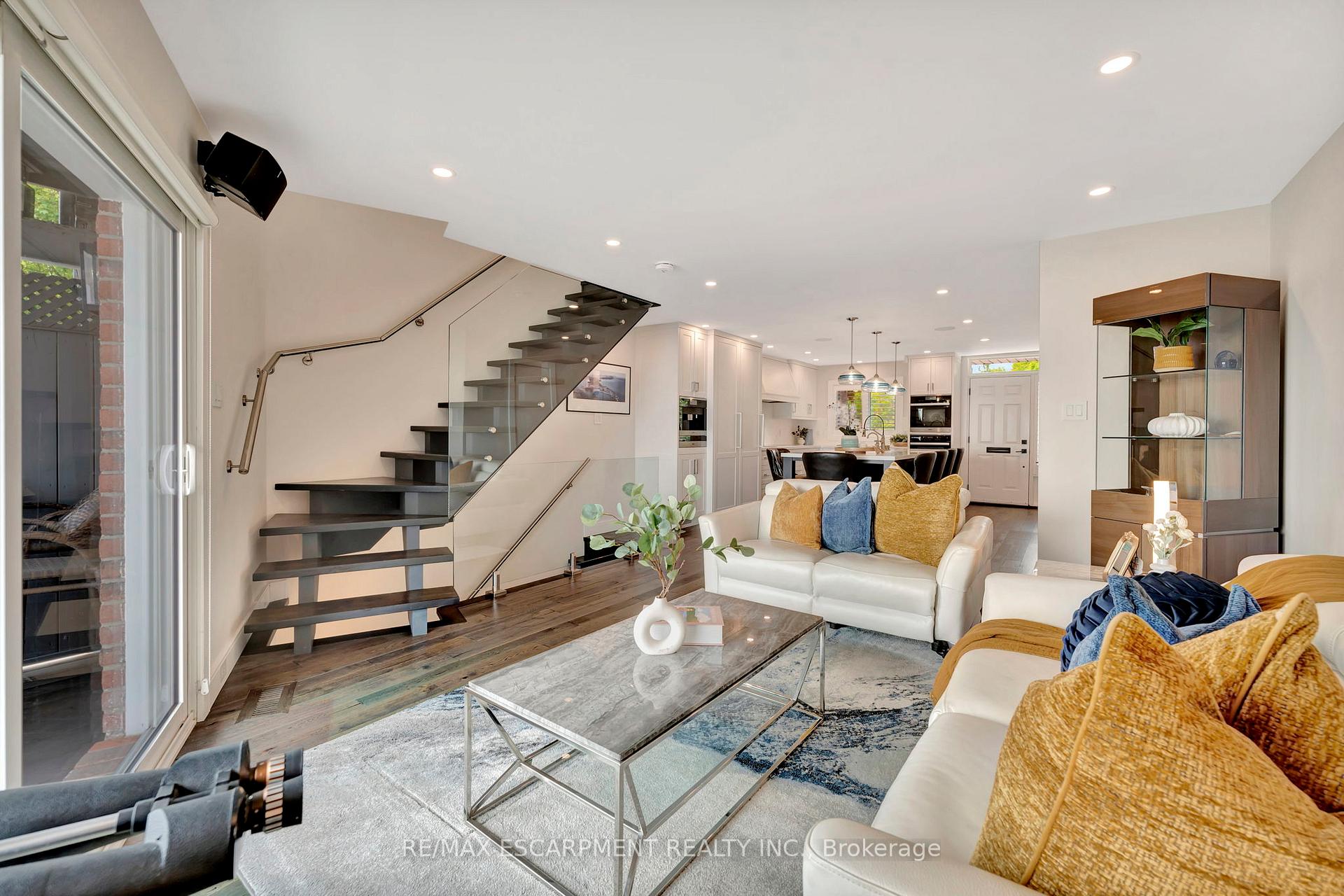 1 Bedroom Condo at 2136 Old Lakeshore, Burlington For sale