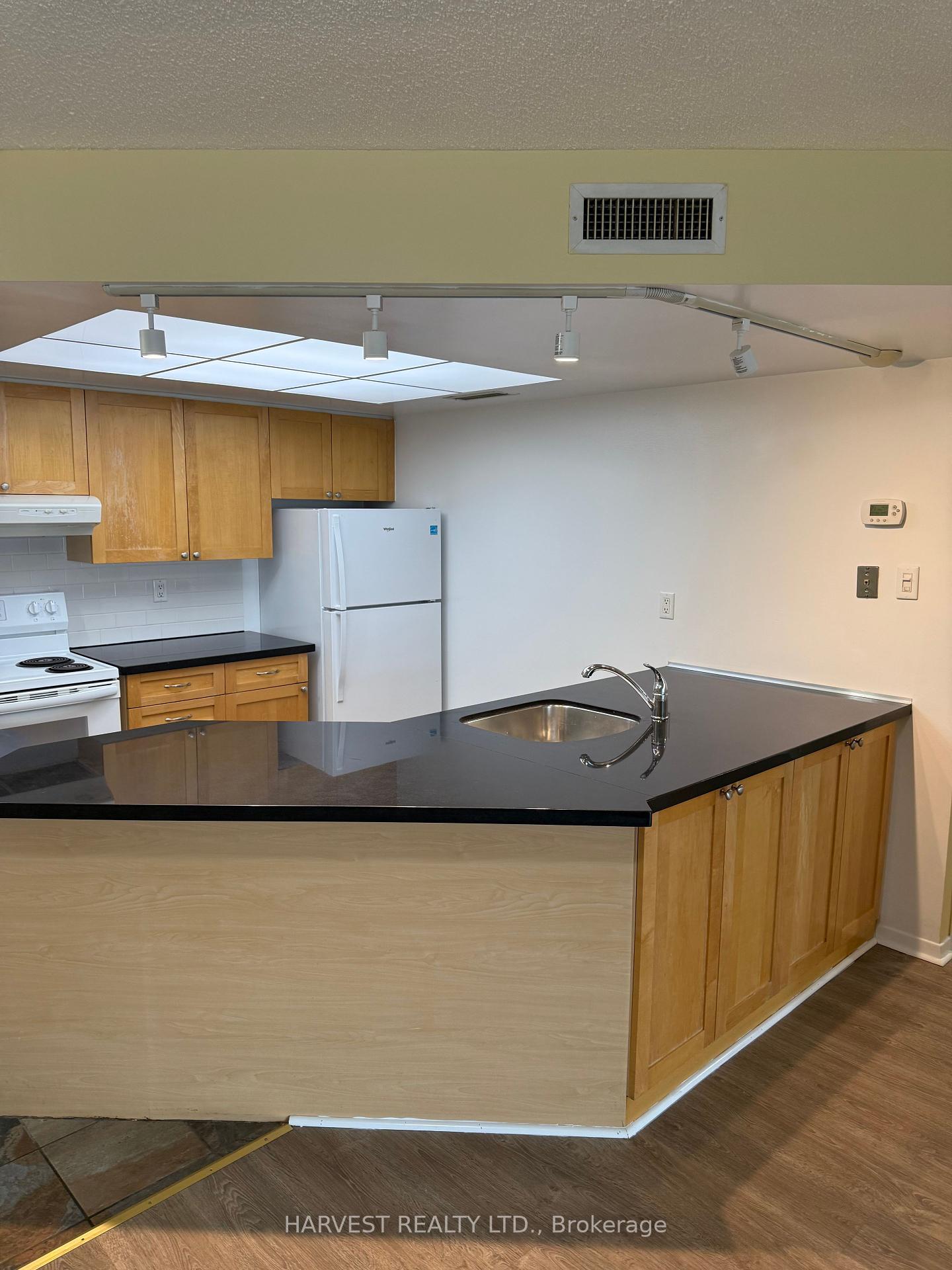 3 Bedrooms Condo at 1001 Bay, Toronto For sale