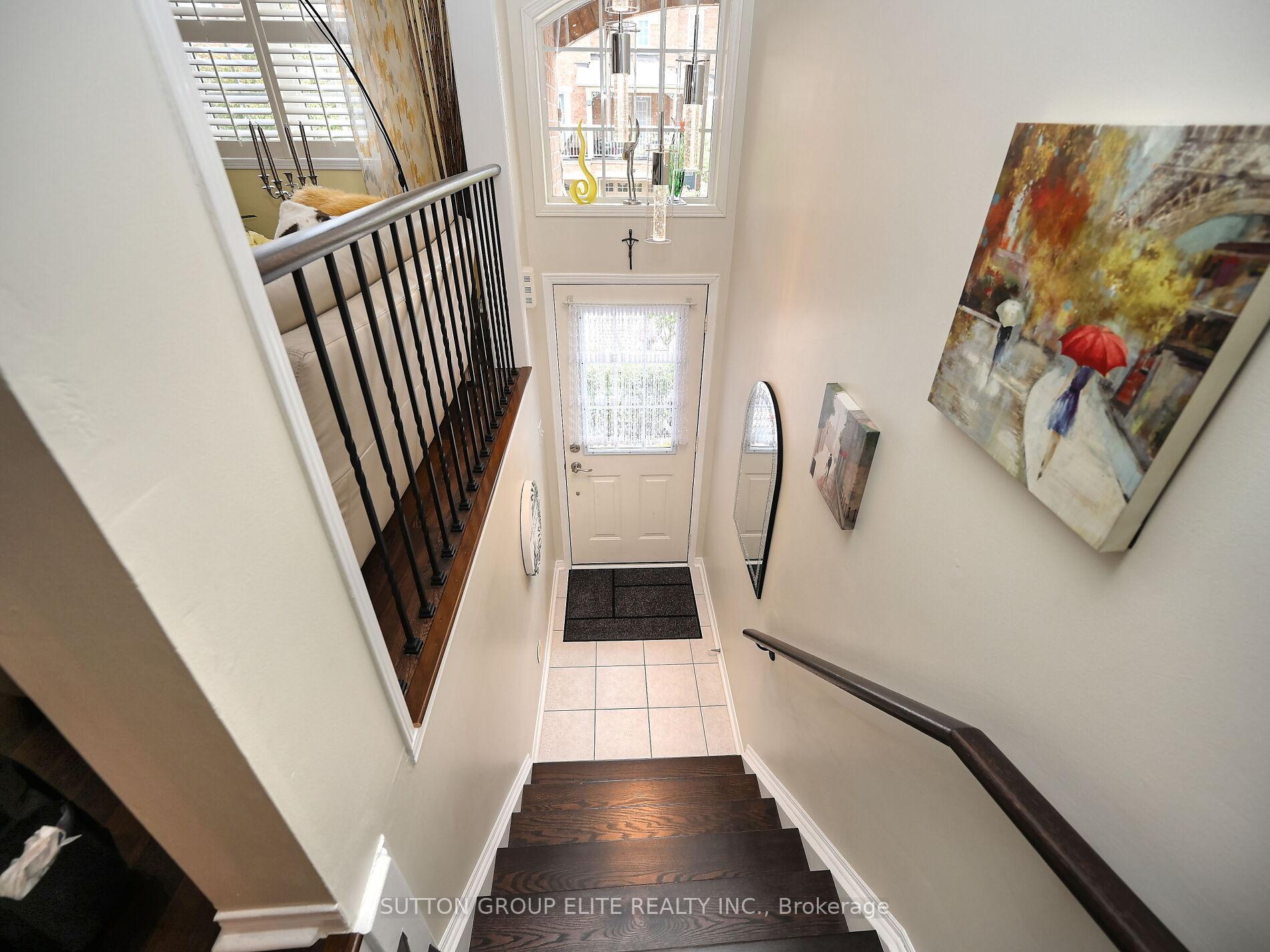 3 Bedrooms Condo at 601 Shoreline, Mississauga For sale