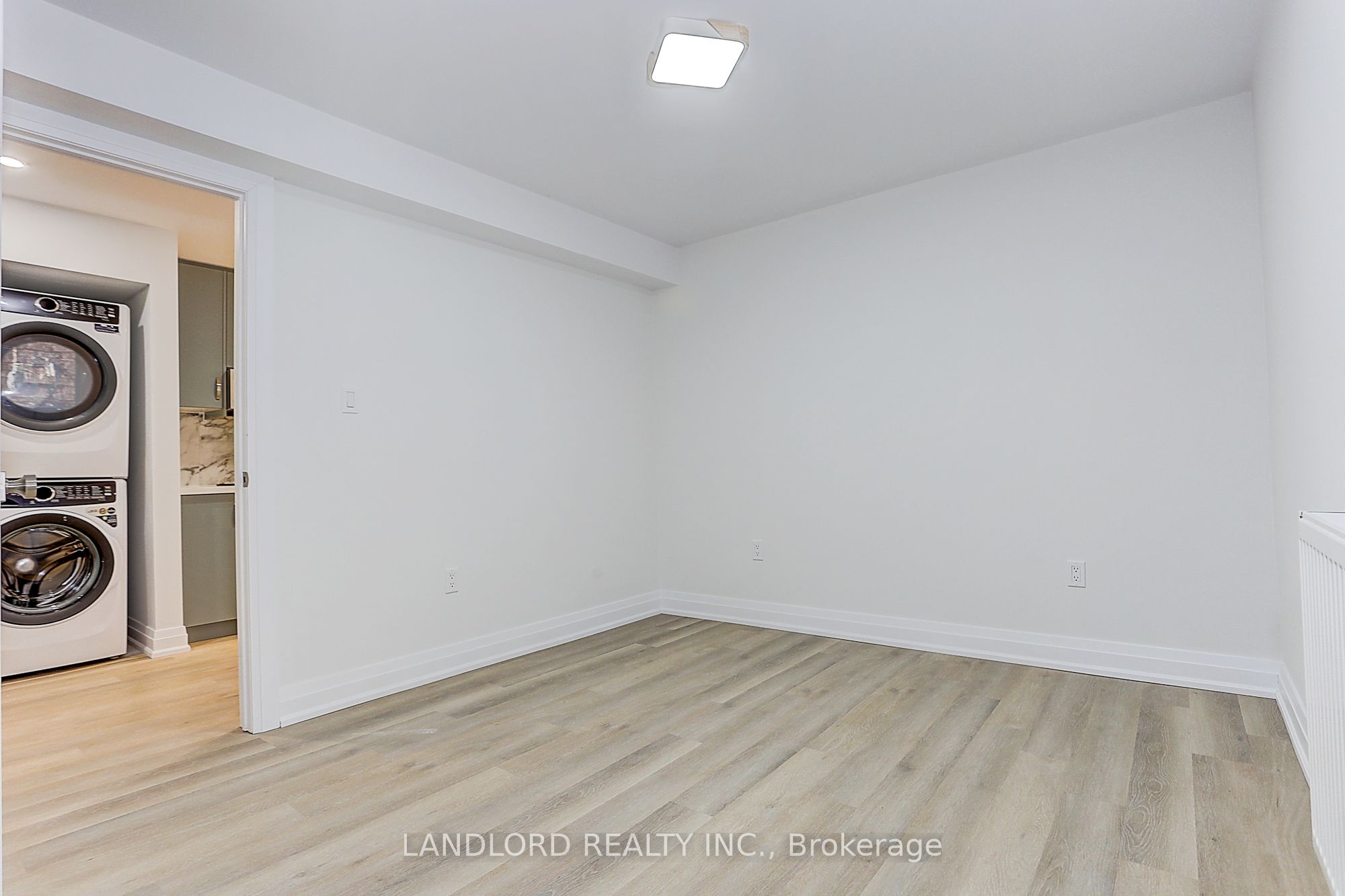 30 Lambton Avenue, #Lower