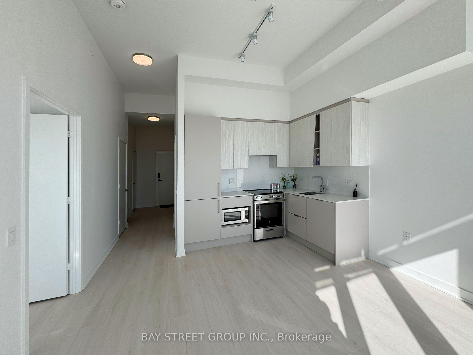 2 Bedrooms Condo at 3900 Confederation, Mississauga For sale