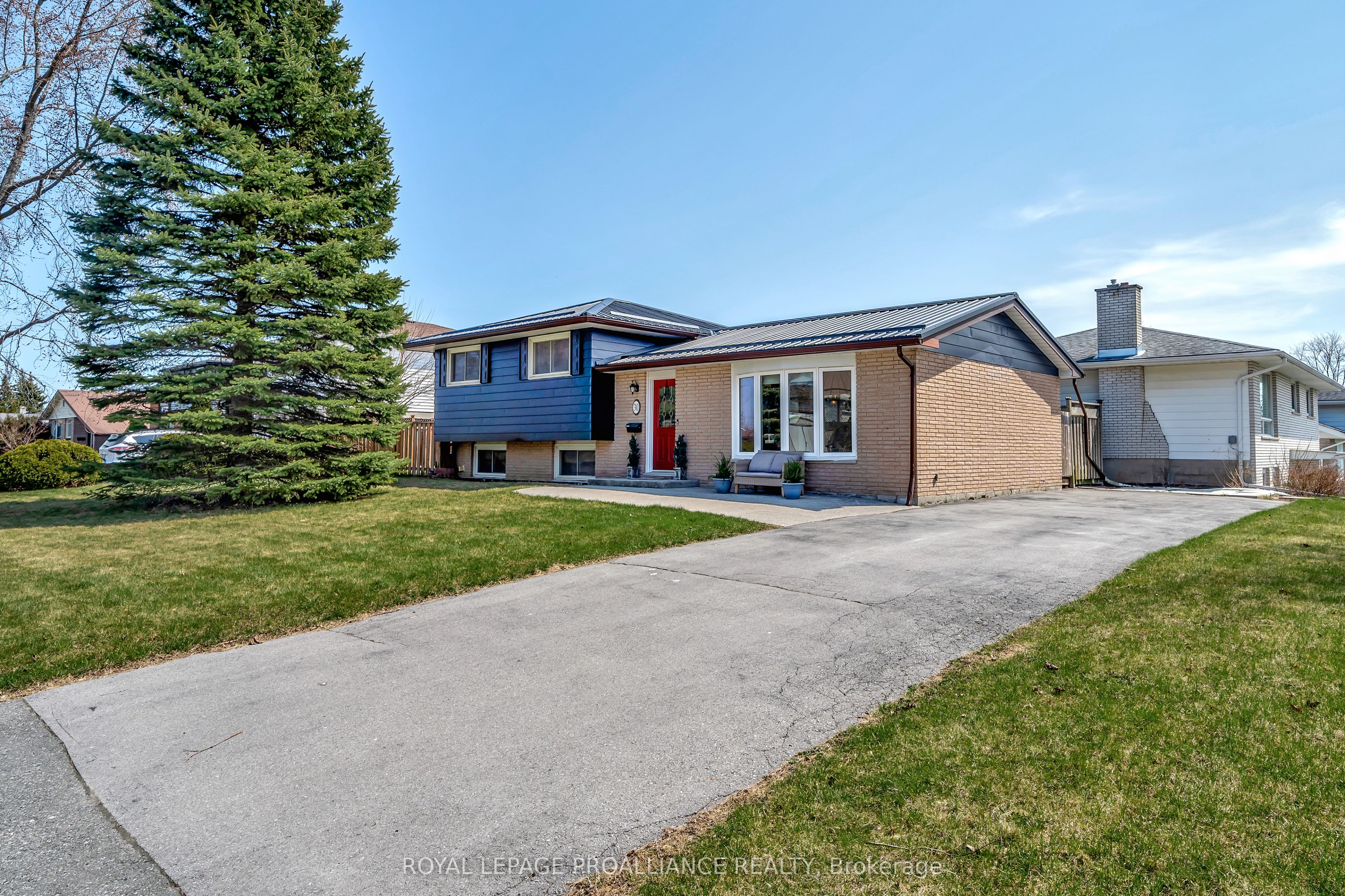 30 Miron Road, Quinte West, ON K8V 3H8