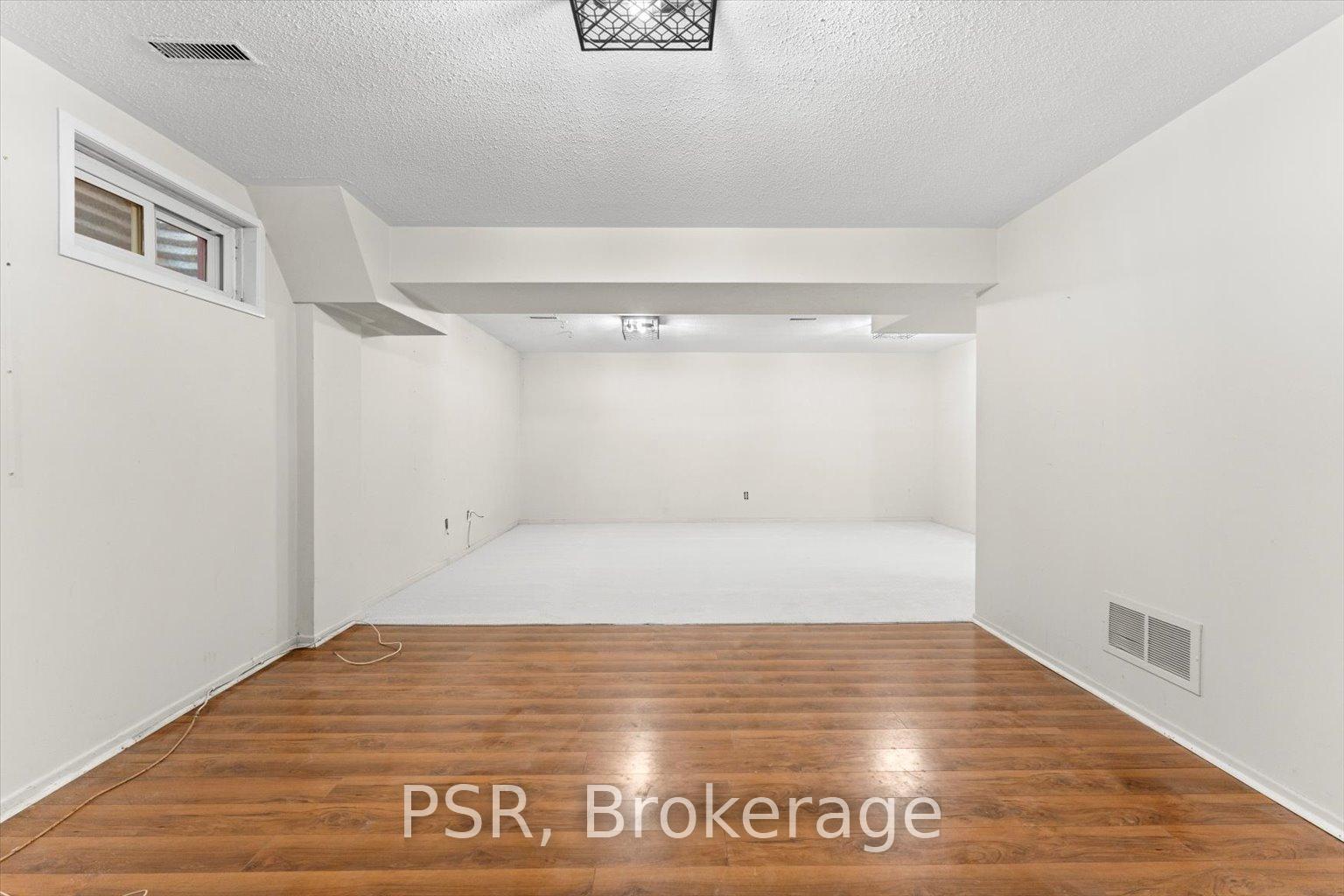 4 Bedrooms Condo at 42 Crimson Millway, Toronto For sale
