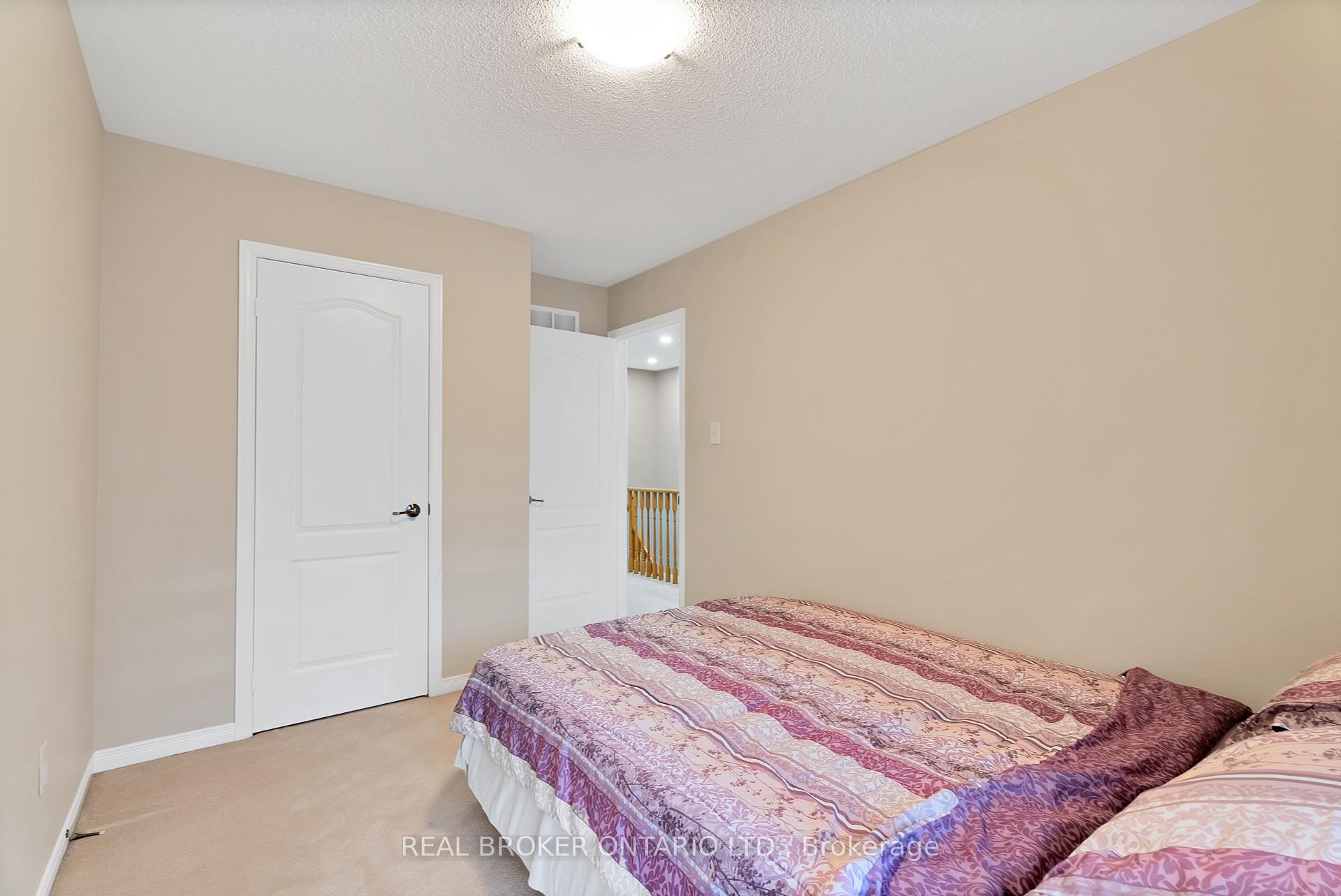 3 Bedrooms Condo at 7360 Zinnia, Mississauga For sale