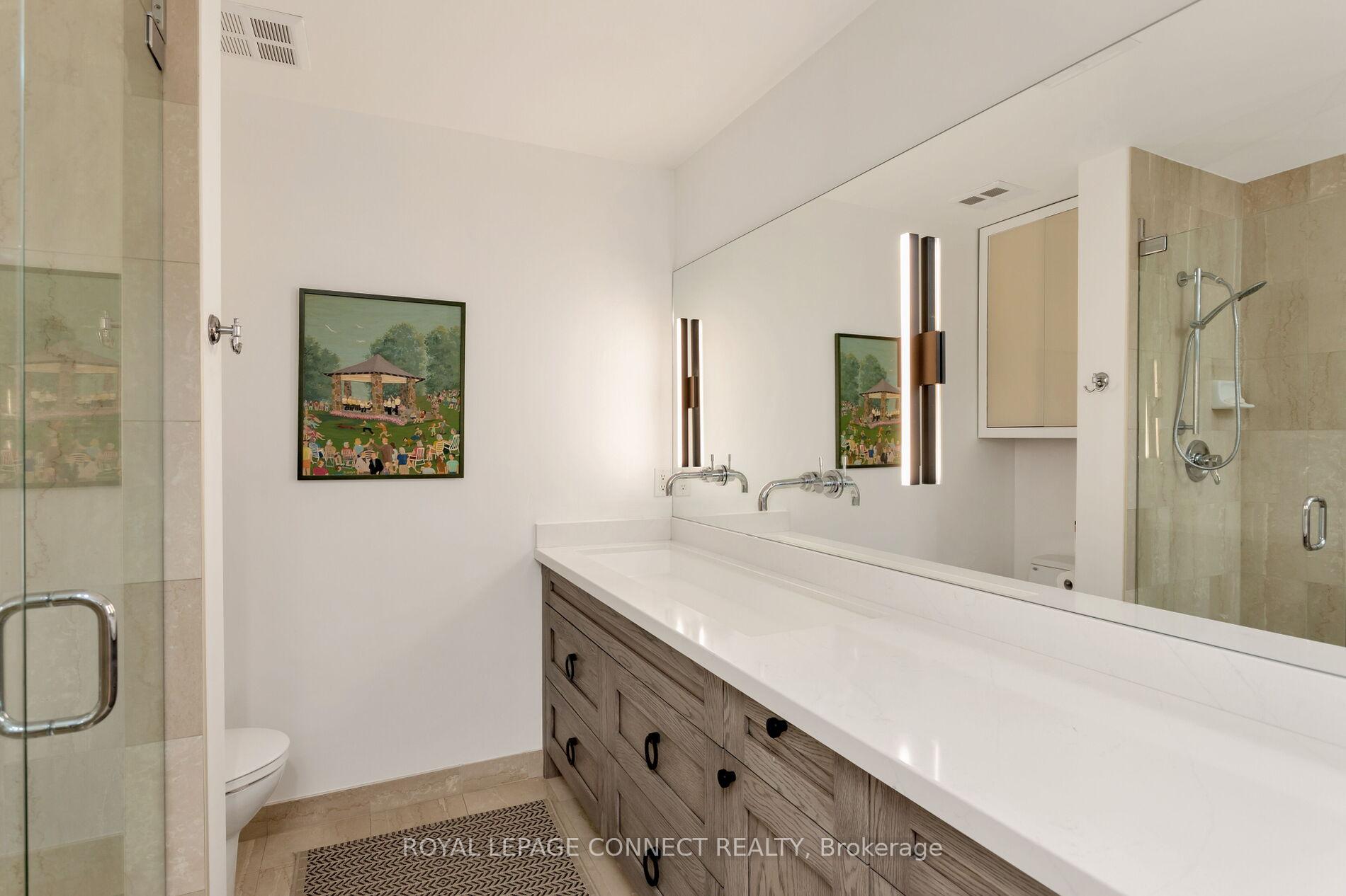 3 Bedrooms Condo at 12 Old Mill,  Toronto For sale