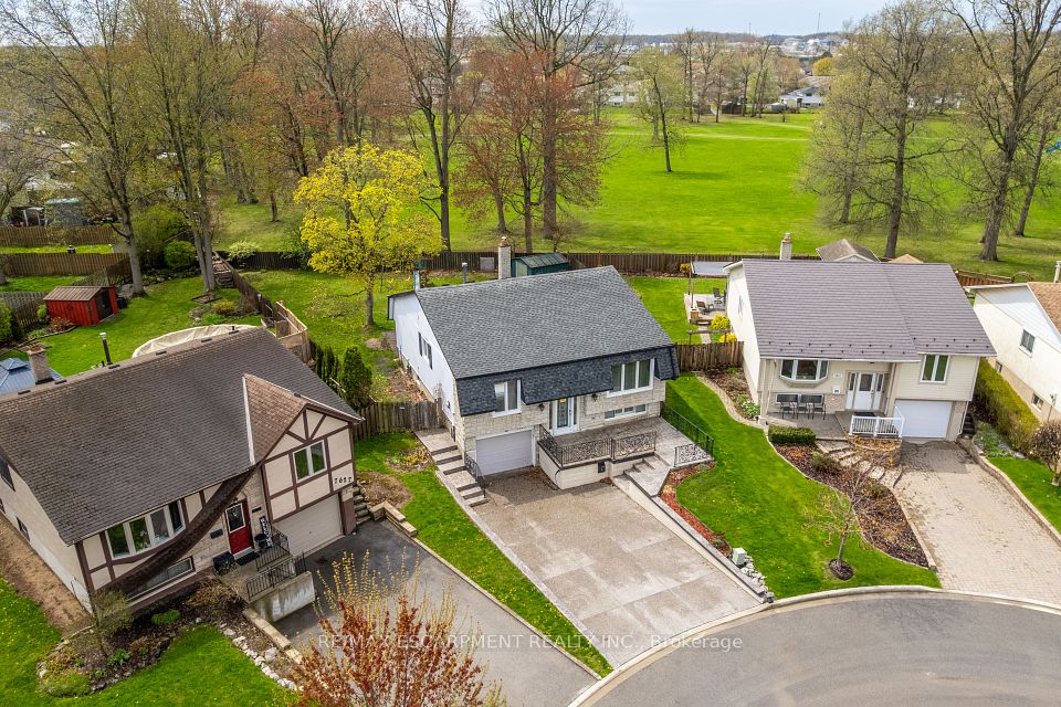7623 Rainbow Crescent, Niagara Falls, ON L2G 7K5