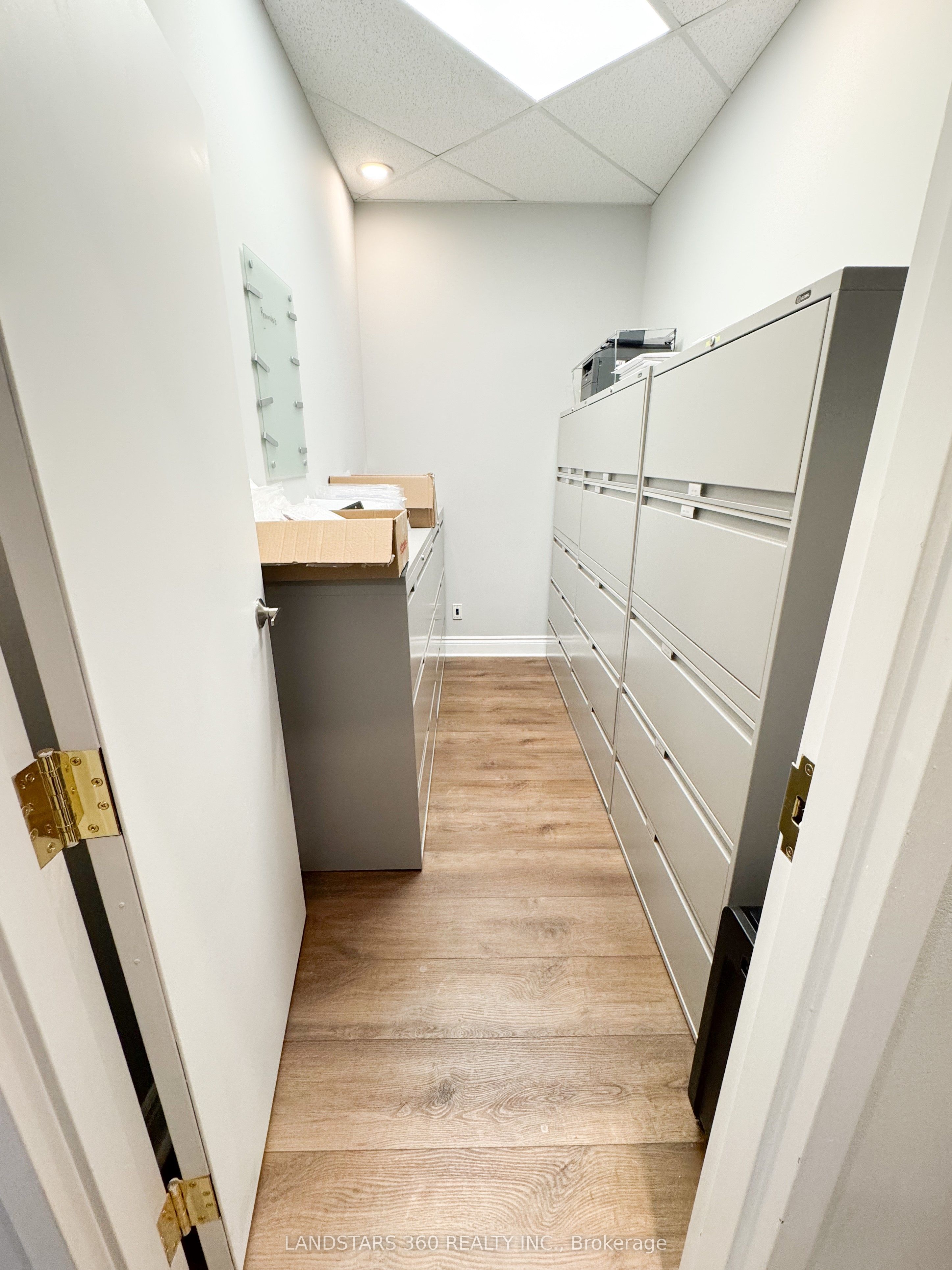 9140 Leslie Street, #407