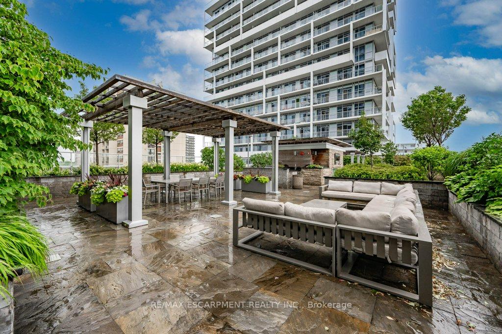 2 Bedrooms Condo at 55 Speers, Oakville For sale