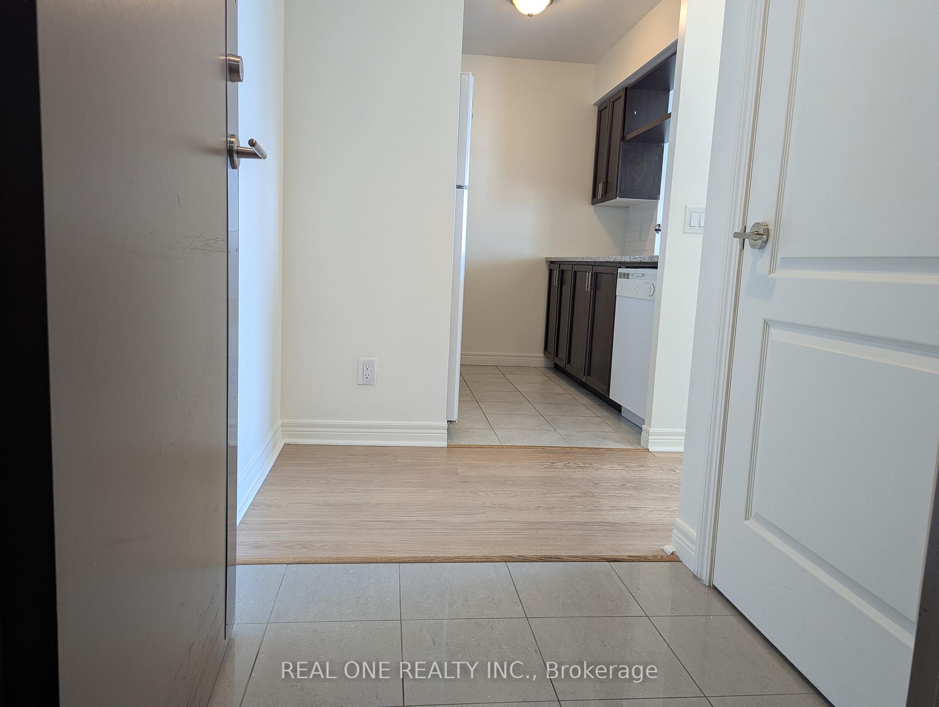1 Bedroom Condo at 60 Town Centre, Toronto For sale