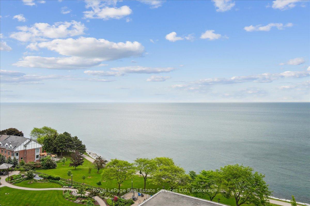 2 Bedrooms Condo at 2180 Marine, Oakville For sale