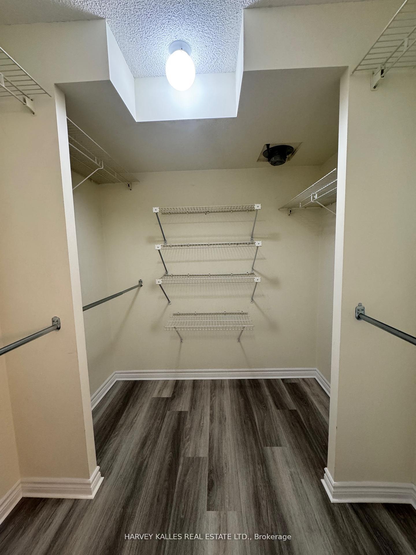 2 Bedrooms Condo at 5 Kenneth, Toronto For sale