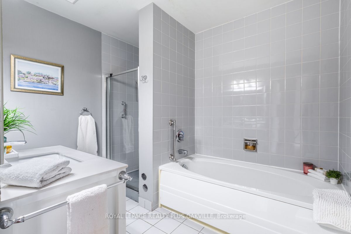 2511 Lakeshore Road W, #517