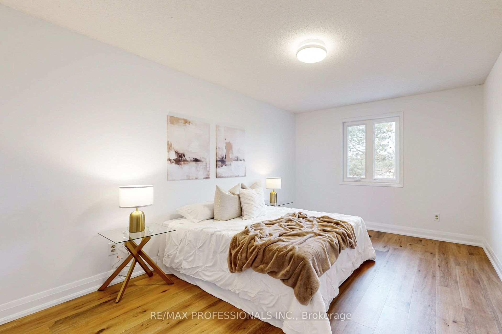 1327 Greenwood Crescent