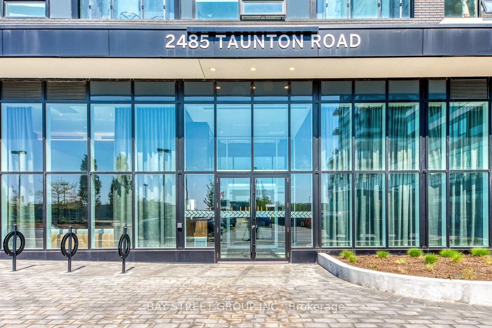 2 Bedrooms Condo at 2485 Taunton, Oakville For sale