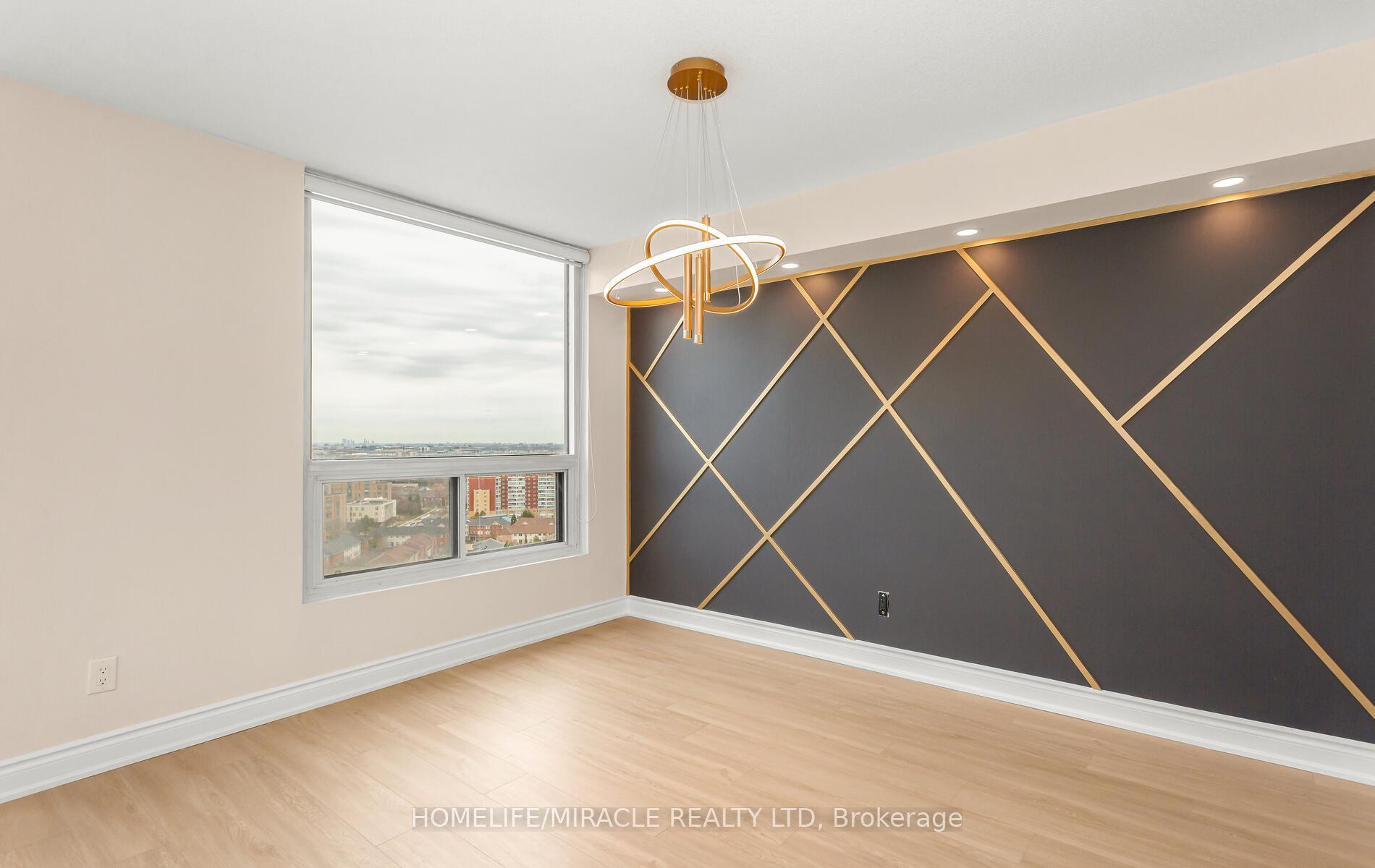3 Bedrooms Condo at 4450 Tucana, Mississauga For sale