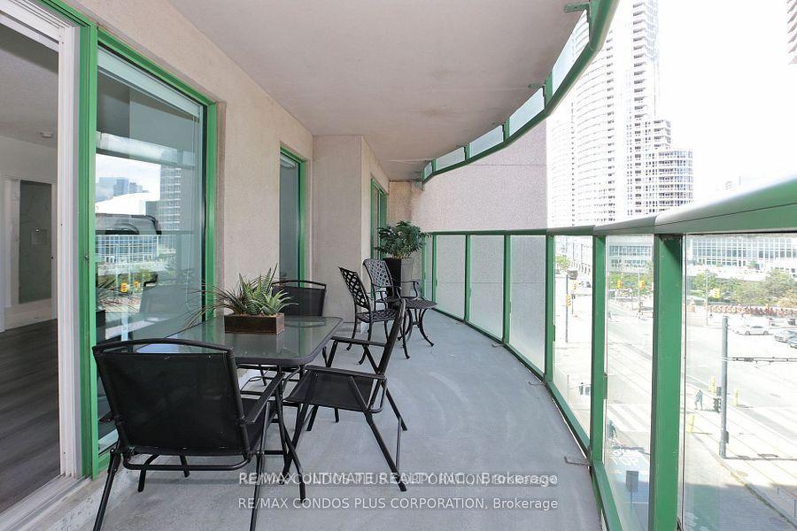 1 Bedroom Condo at 77 Harbour, Toronto For sale