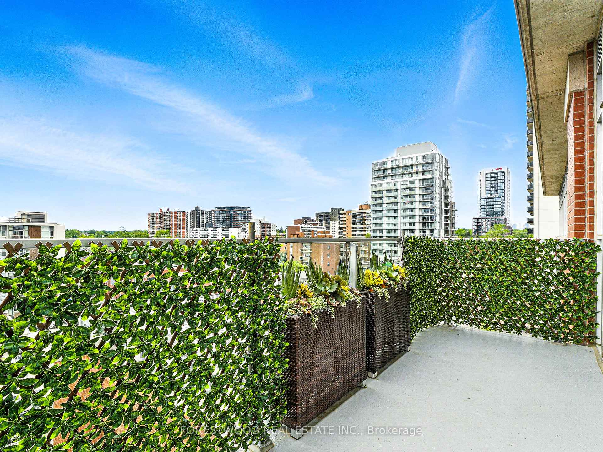2 Bedrooms Condo at 80 Port, Mississauga For sale