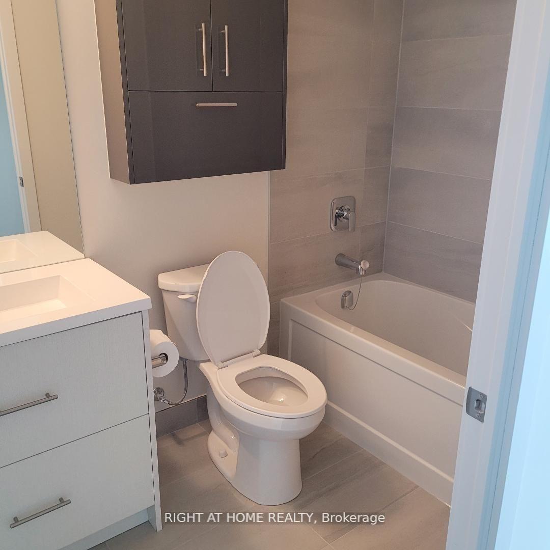 2 Bedrooms Condo at 188 Fairview mall, Toronto For sale