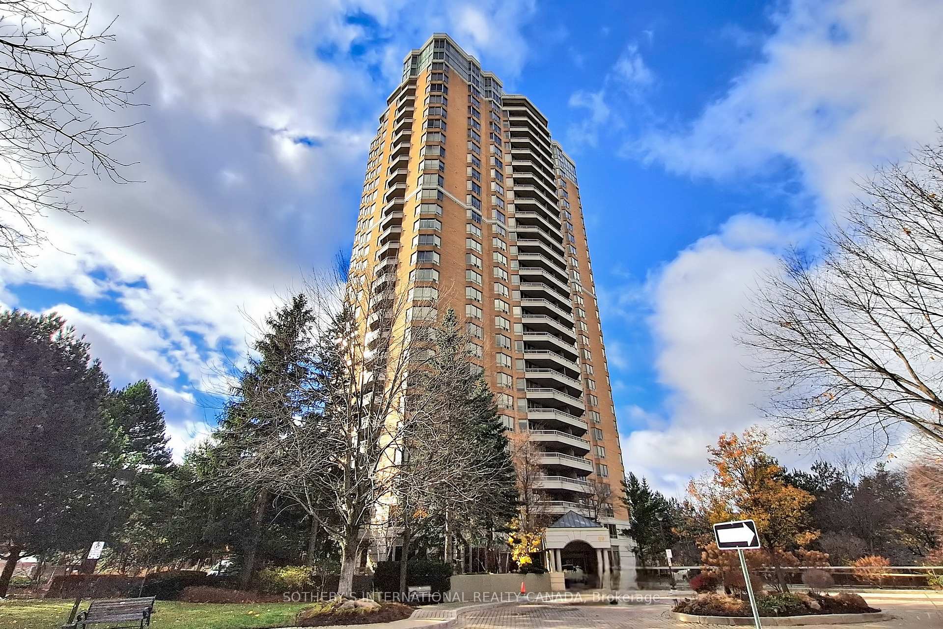 3 Bedrooms Condo at 89 Skymark, Toronto For sale