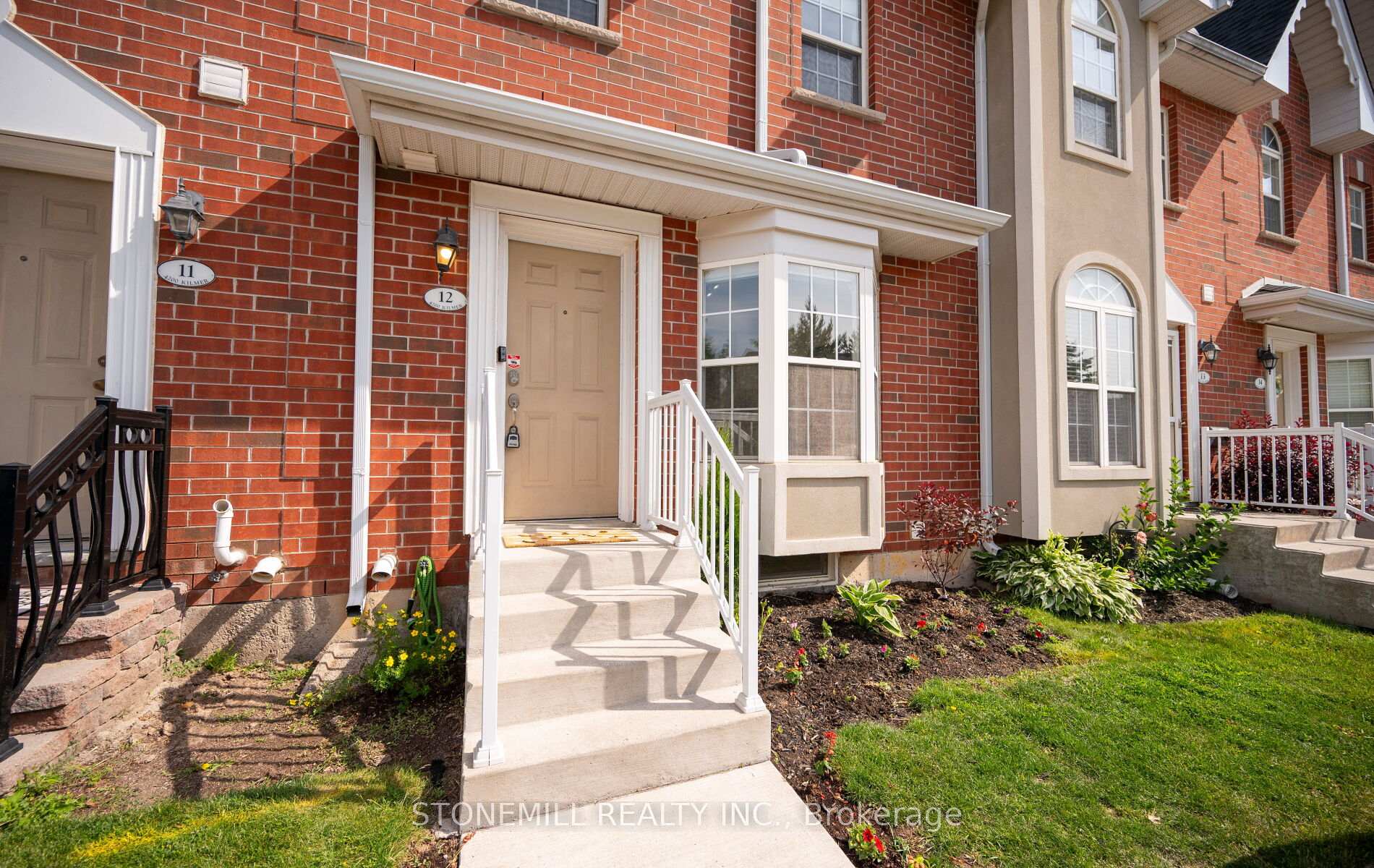 2 Bedrooms Condo at 4200 Kilmer, Burlington For sale