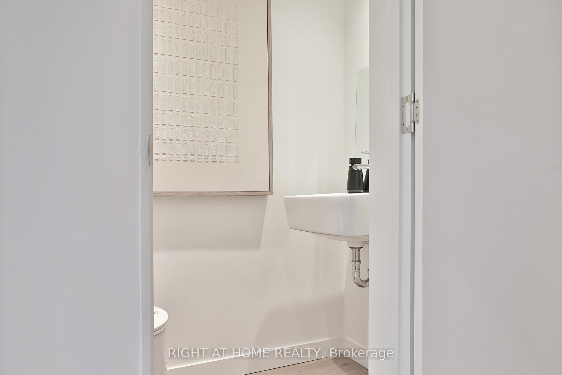 2 Bedrooms Condo at 225 Brunswick, Toronto For sale