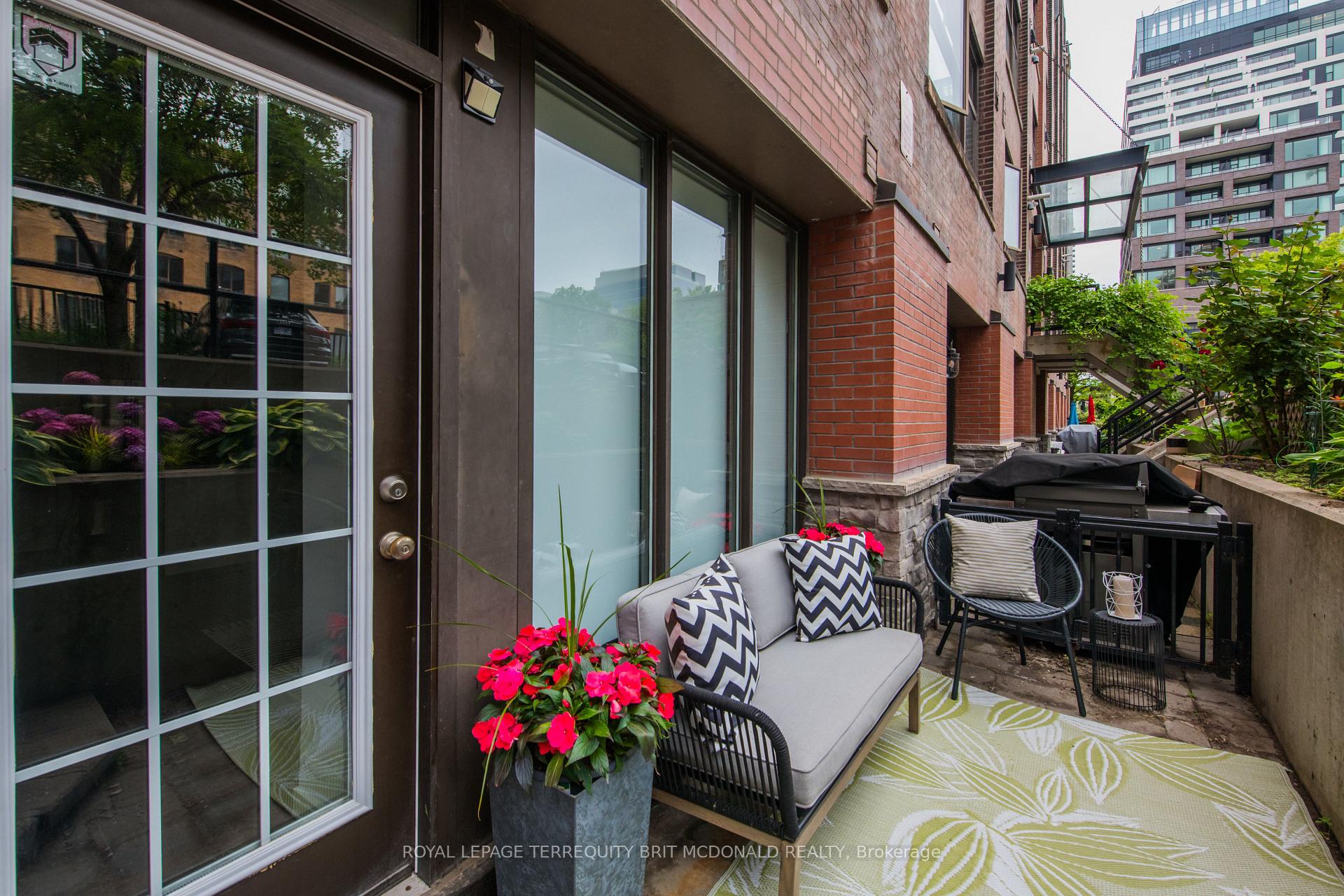 2 Bedrooms Condo at 436 Wellington, Toronto For sale