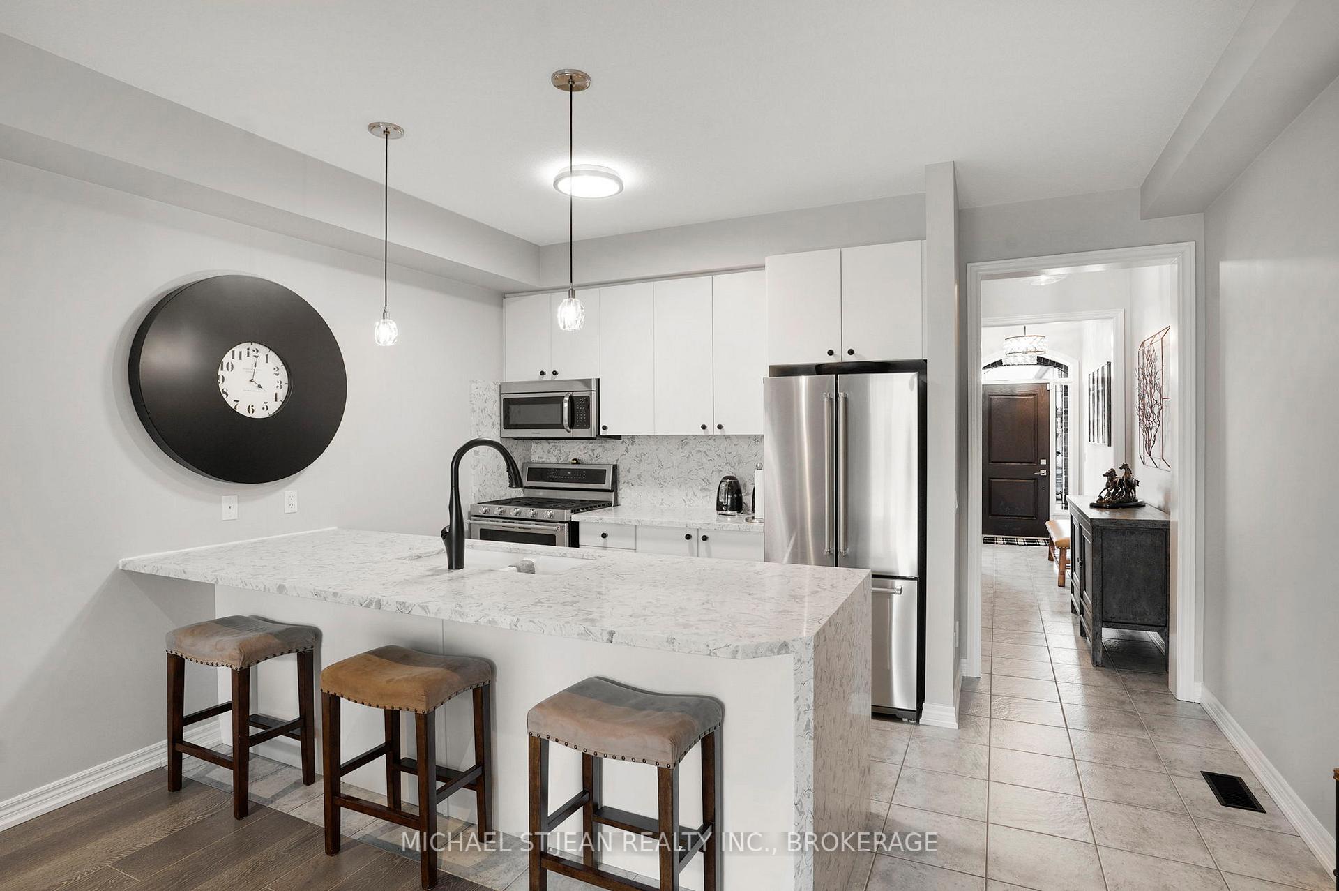 3 Bedrooms Condo at 5056 New,  Burlington For sale