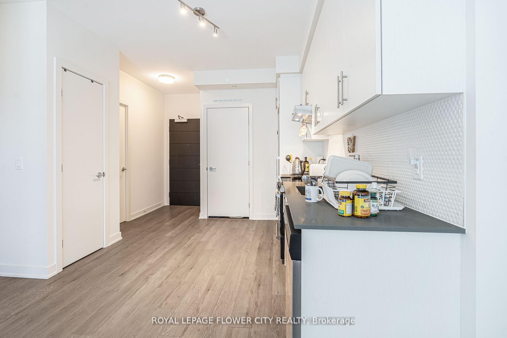 2 Bedrooms Condo at 212 King William, Hamilton For sale