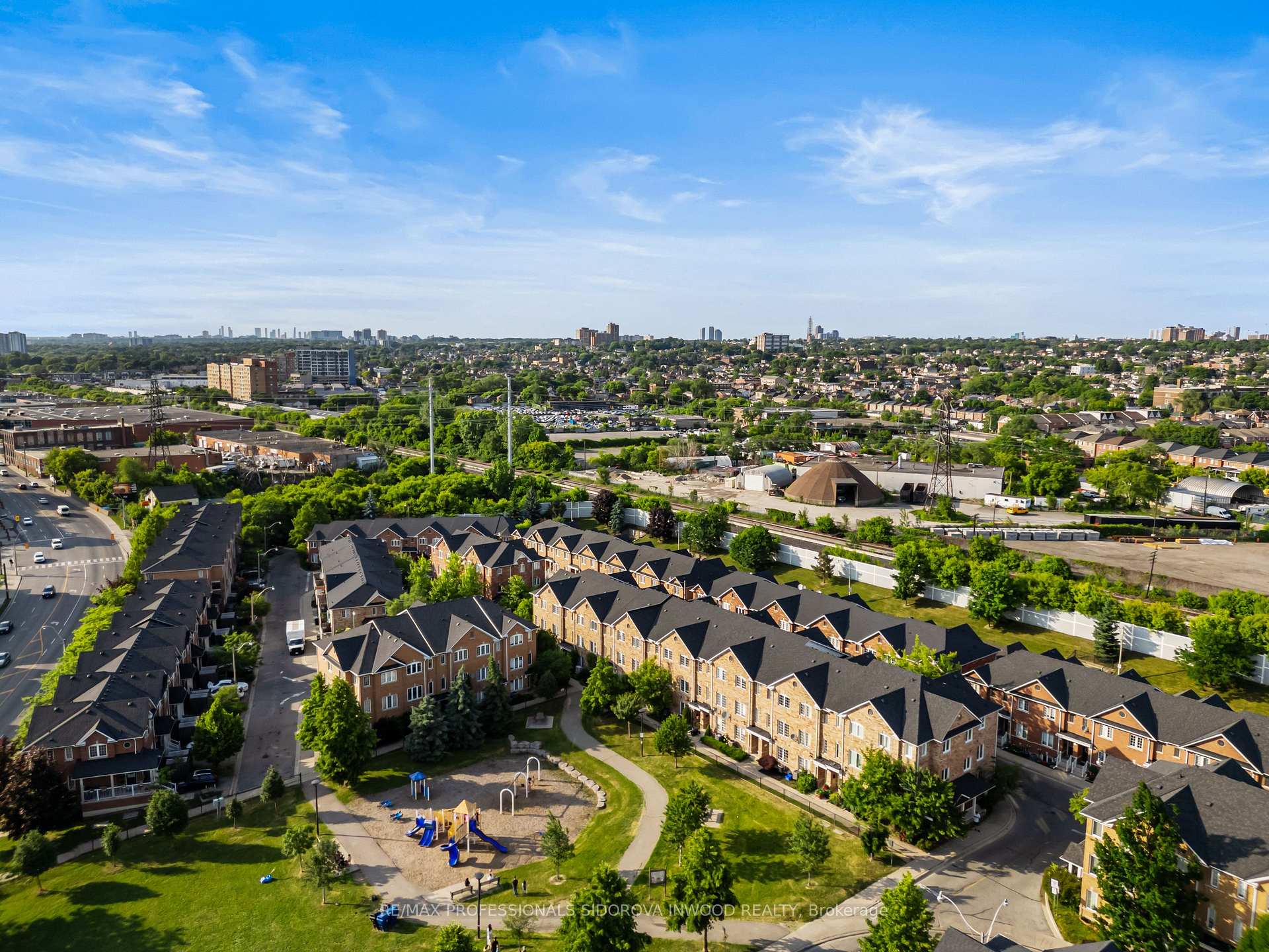 3 Bedrooms Condo at 130 Brickworks, Toronto For sale
