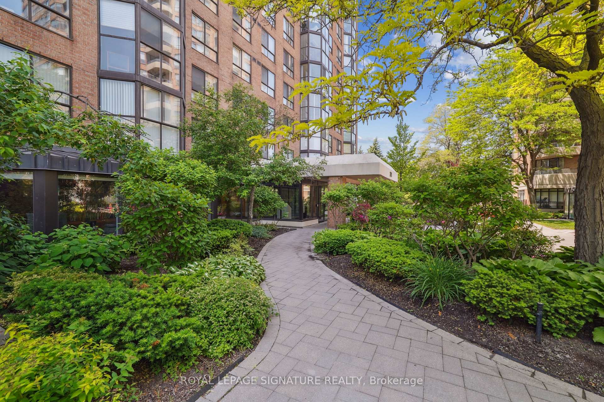 2 Bedrooms Condo at 271 Ridley, Toronto For sale