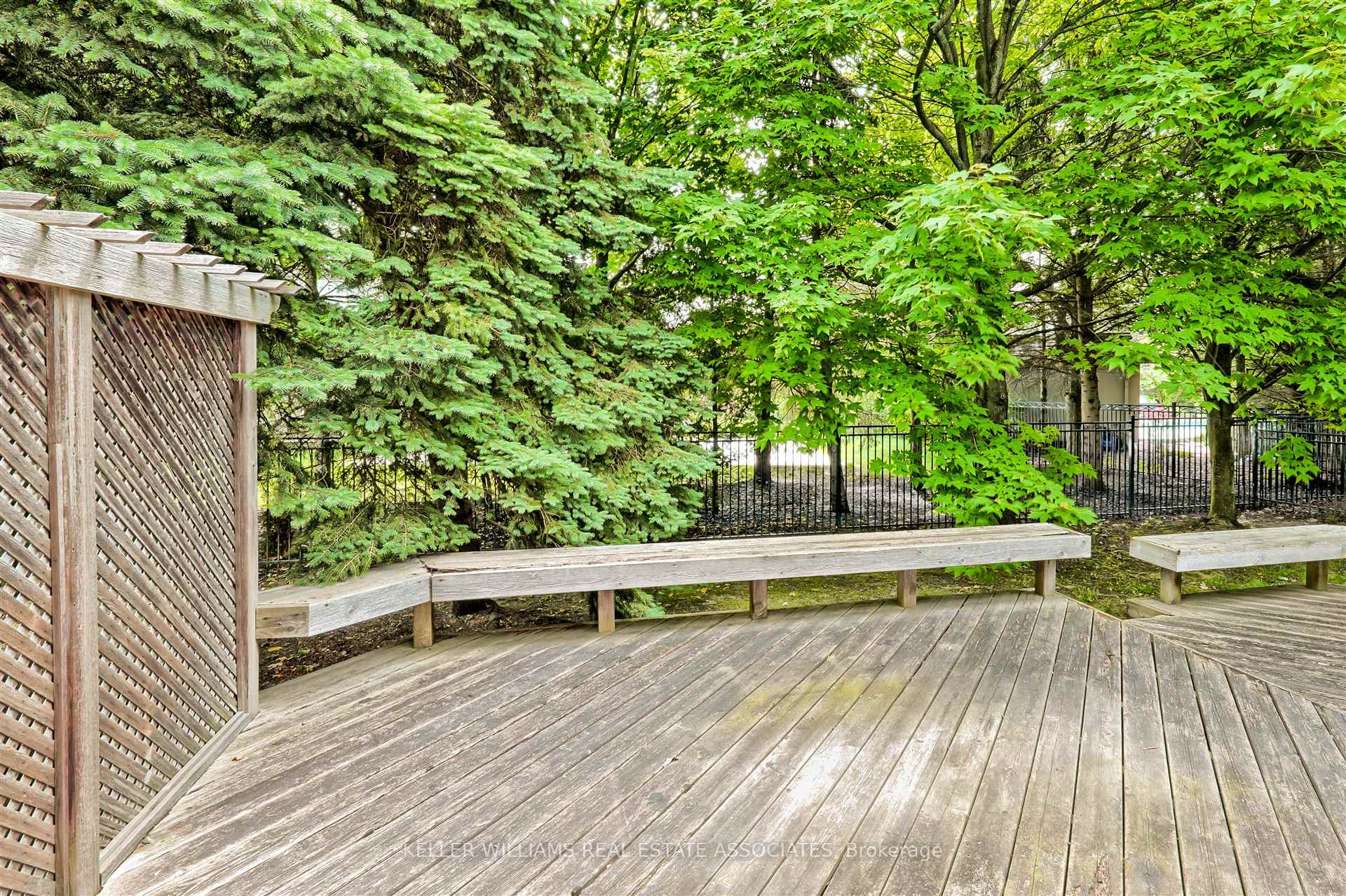 2 Bedrooms Condo at 726 Hidden Grove, Mississauga For sale