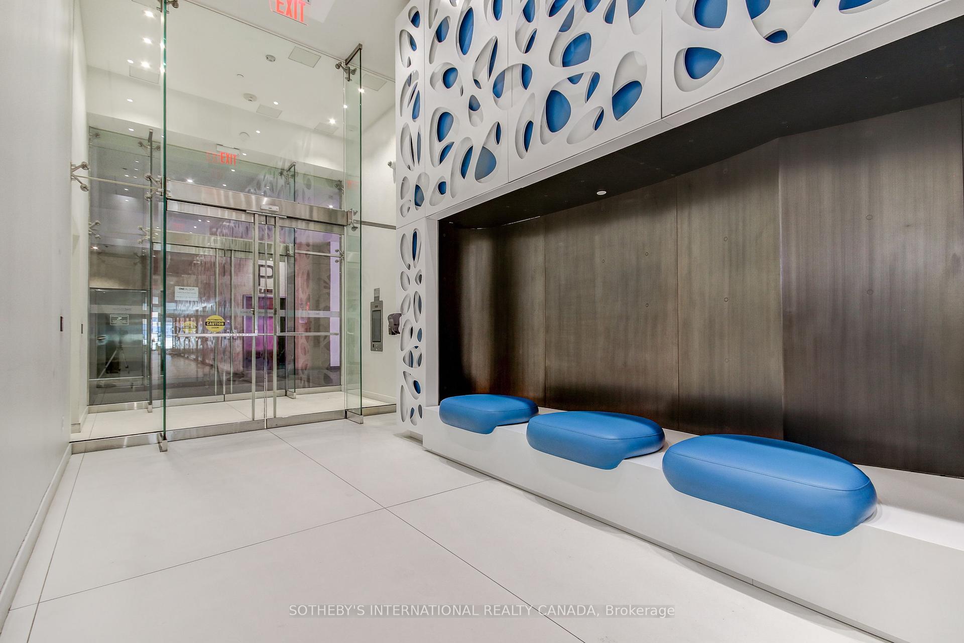 2 Bedrooms Condo at 1 Bloor, Toronto For sale