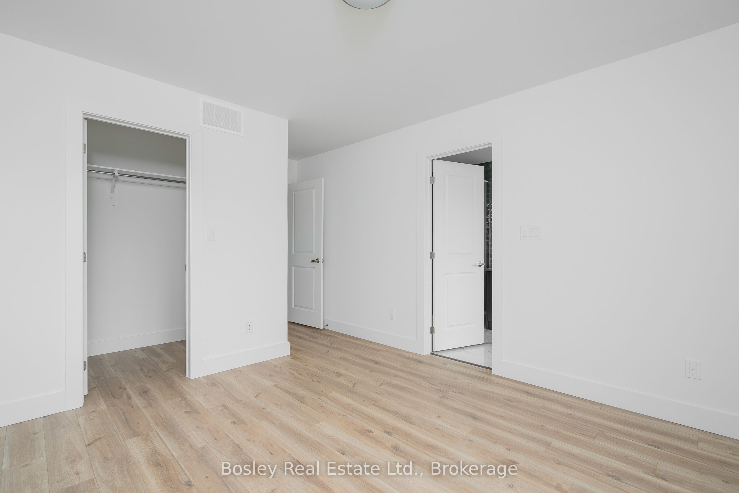 132 WHITE OAK Crescent, Blue Mountains, ON L9Y 0Z3
