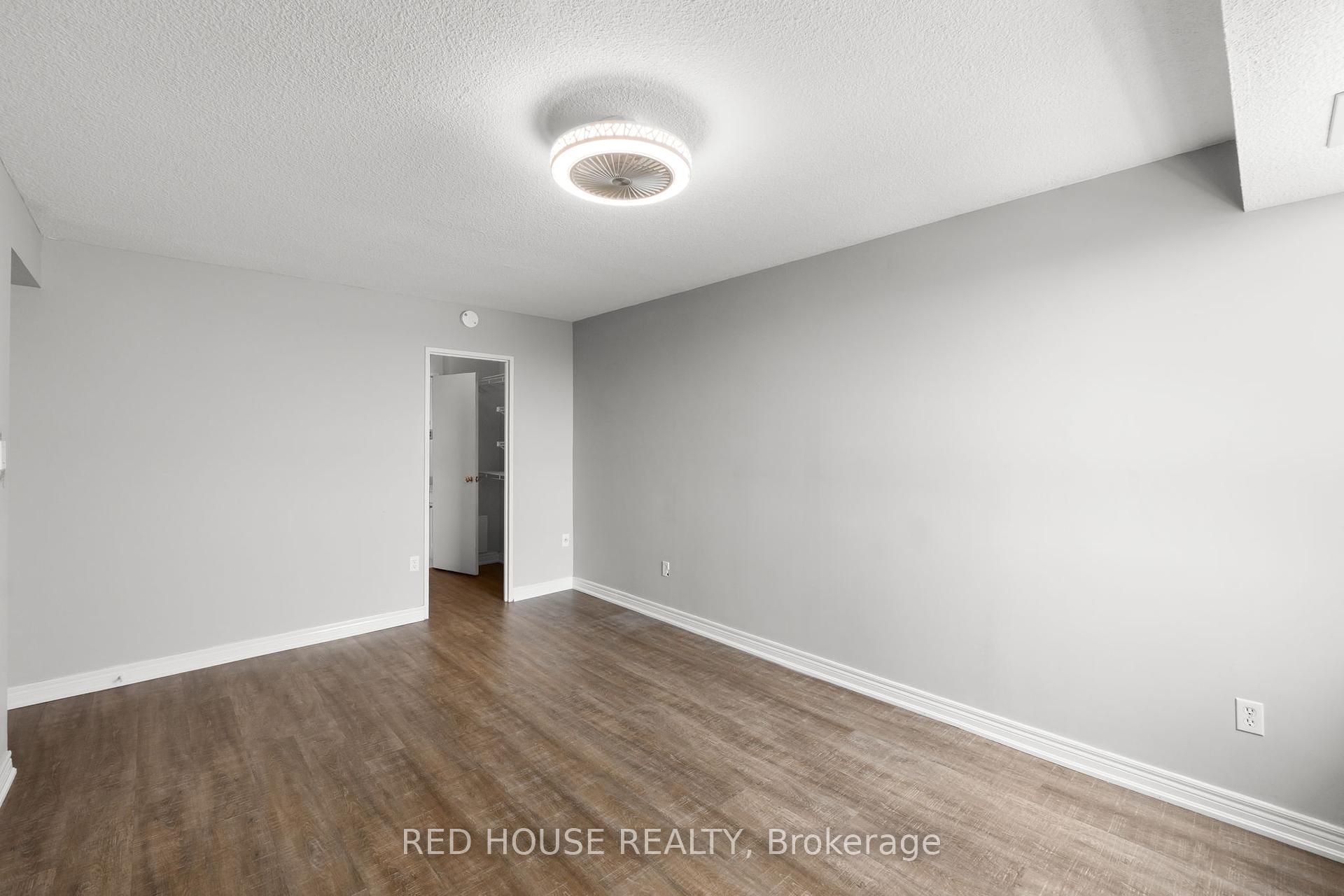 3 Bedrooms Condo at 500 Green, Hamilton For sale