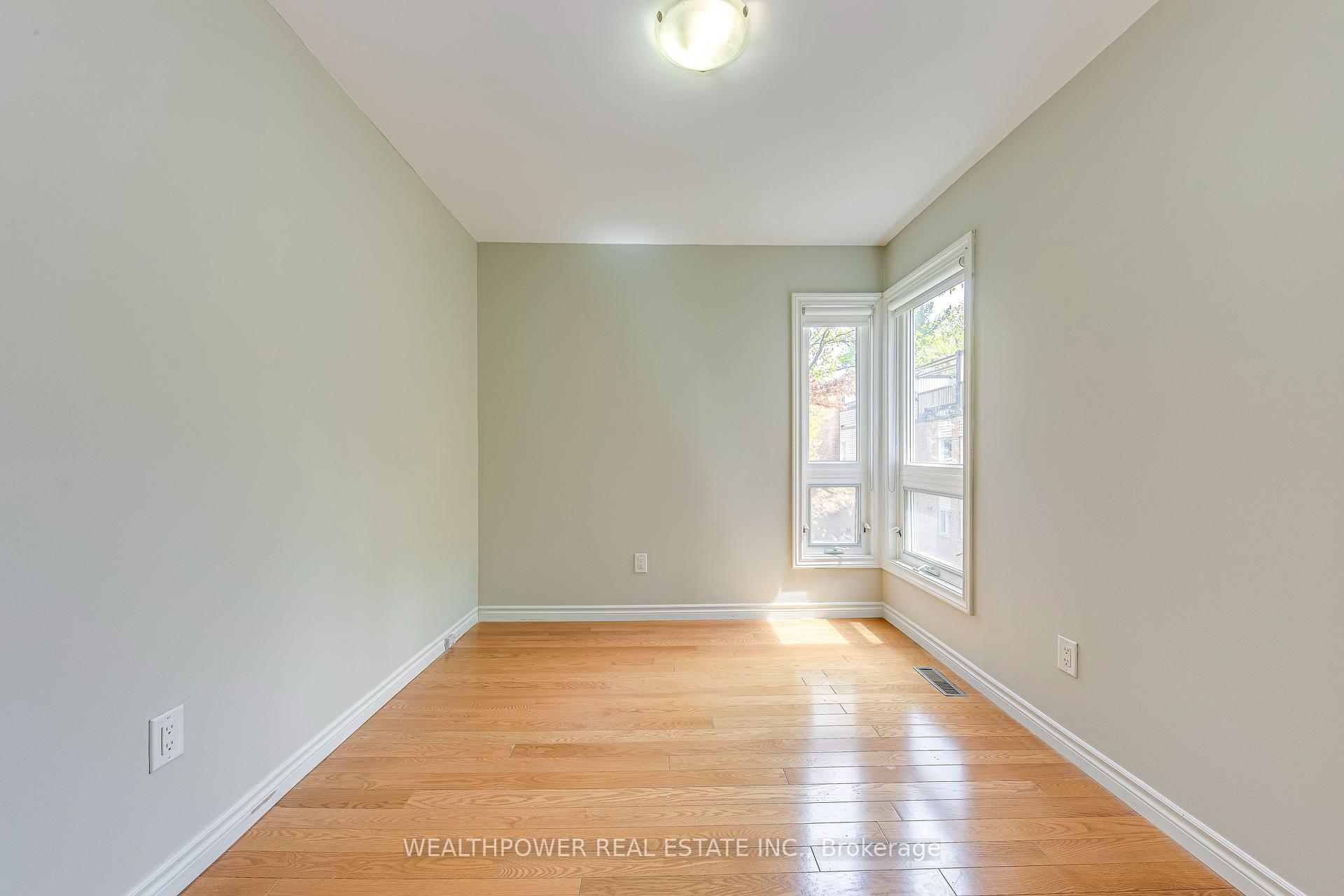 3 Bedrooms Condo at 1250 Marlborough, Oakville For sale