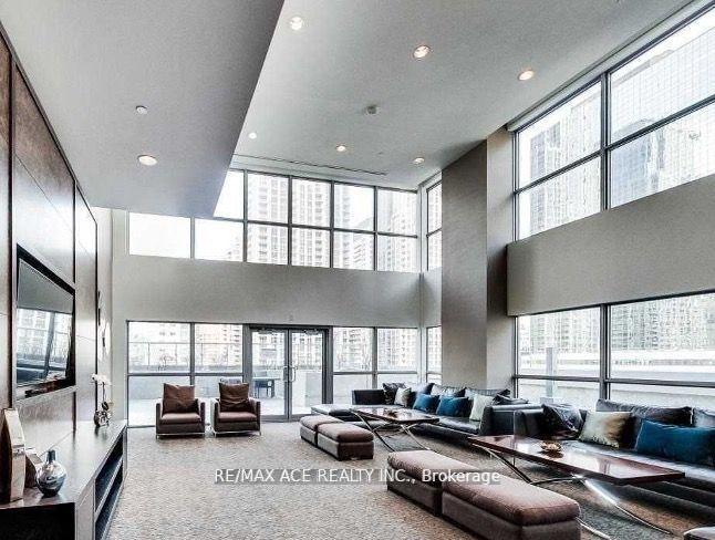 3 Bedrooms Condo at 386 Yonge, Toronto For sale